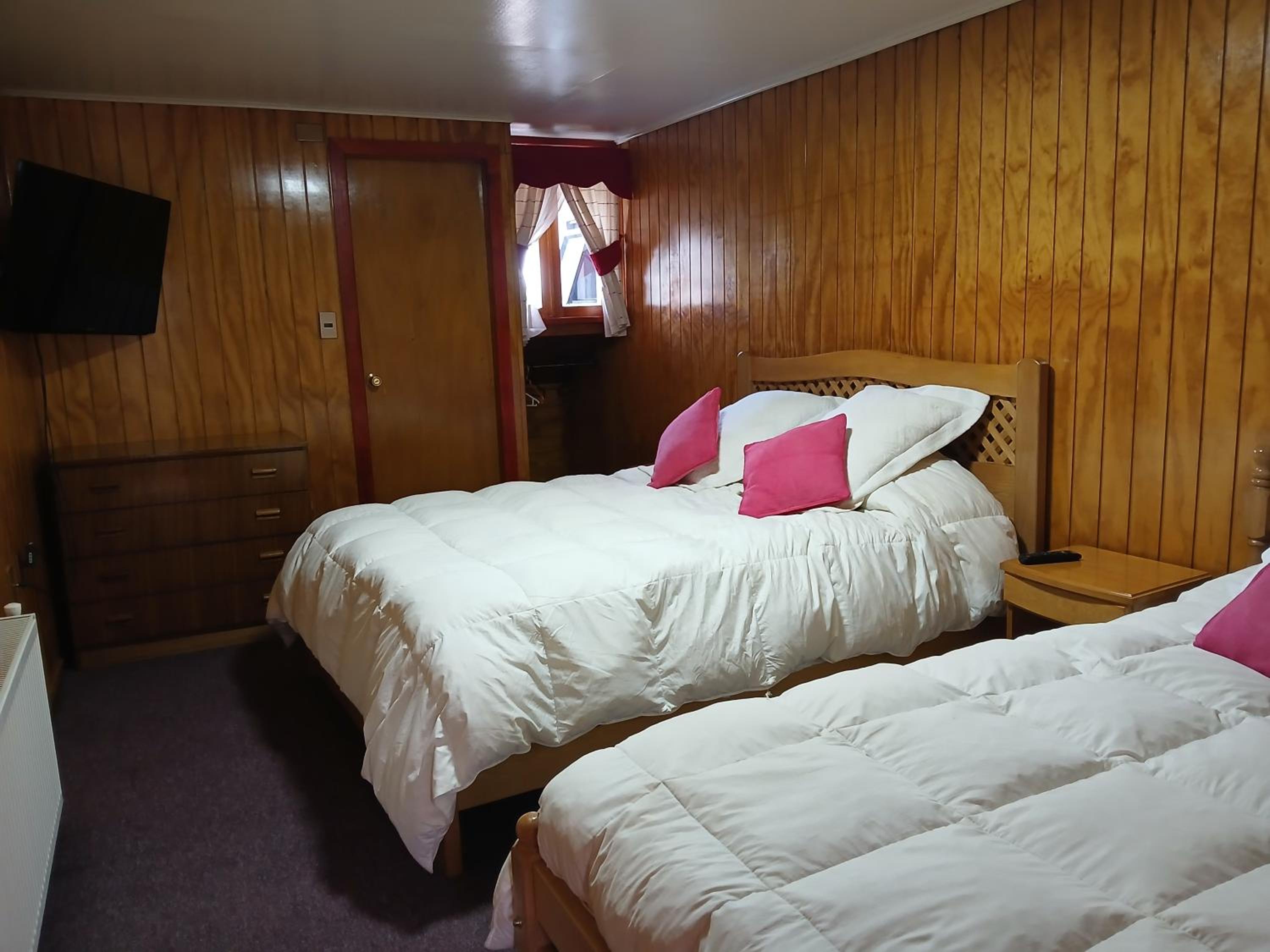 Single Room with Shared Bathroom photo 1
