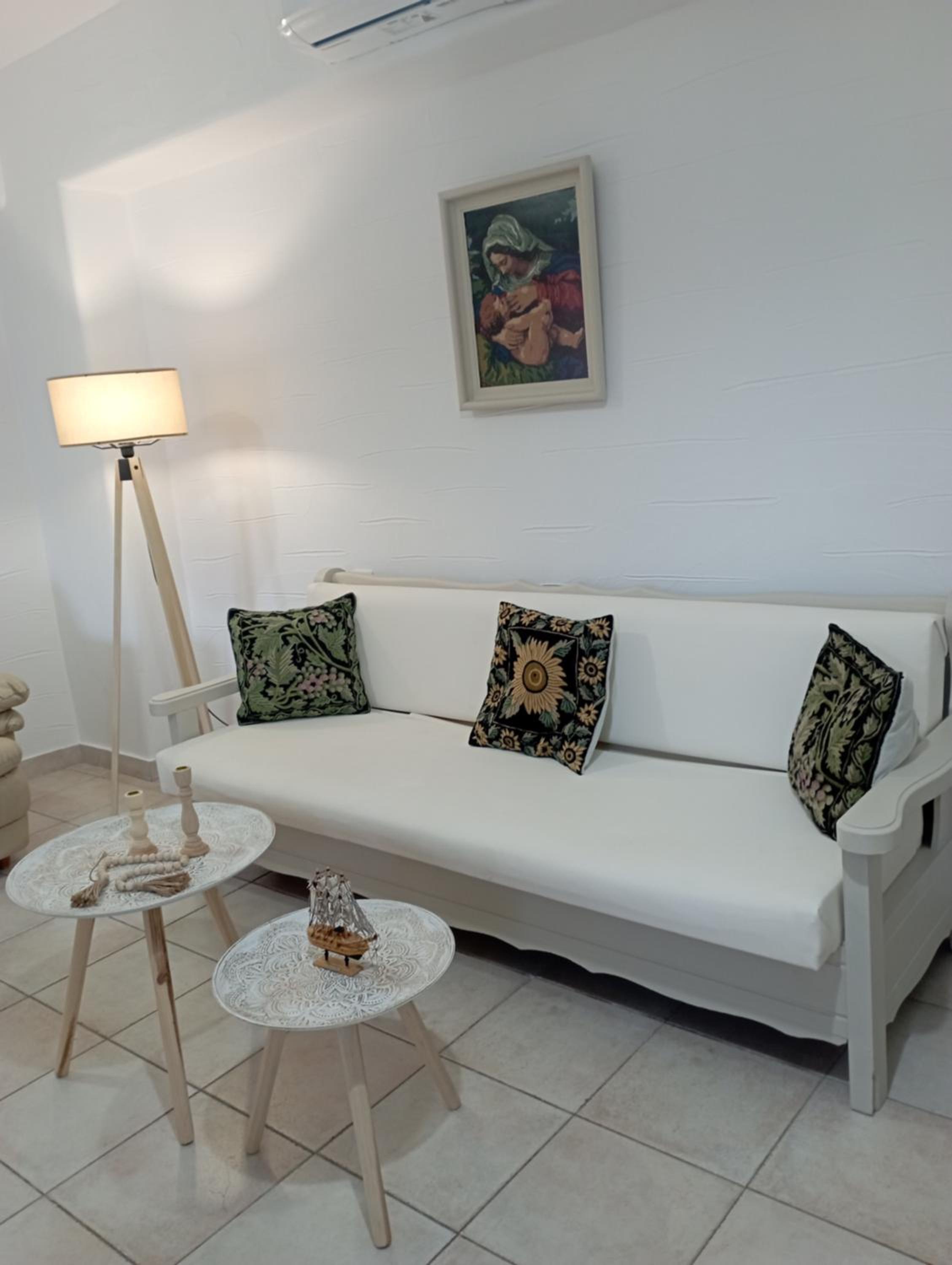 One-Bedroom House photo 1