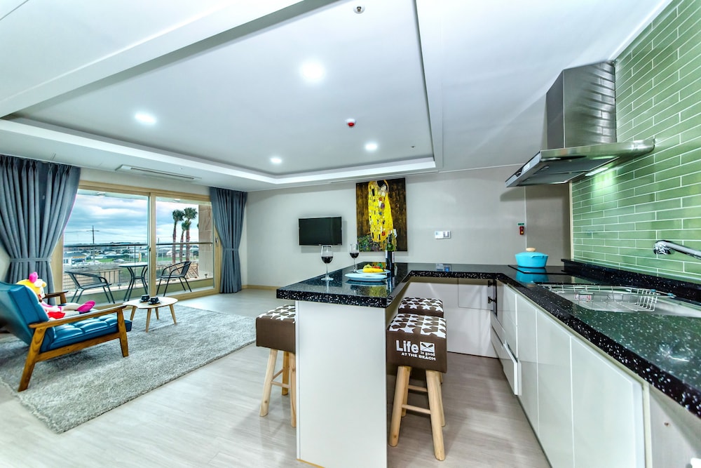Family Room (Luxury A) - Photo 6