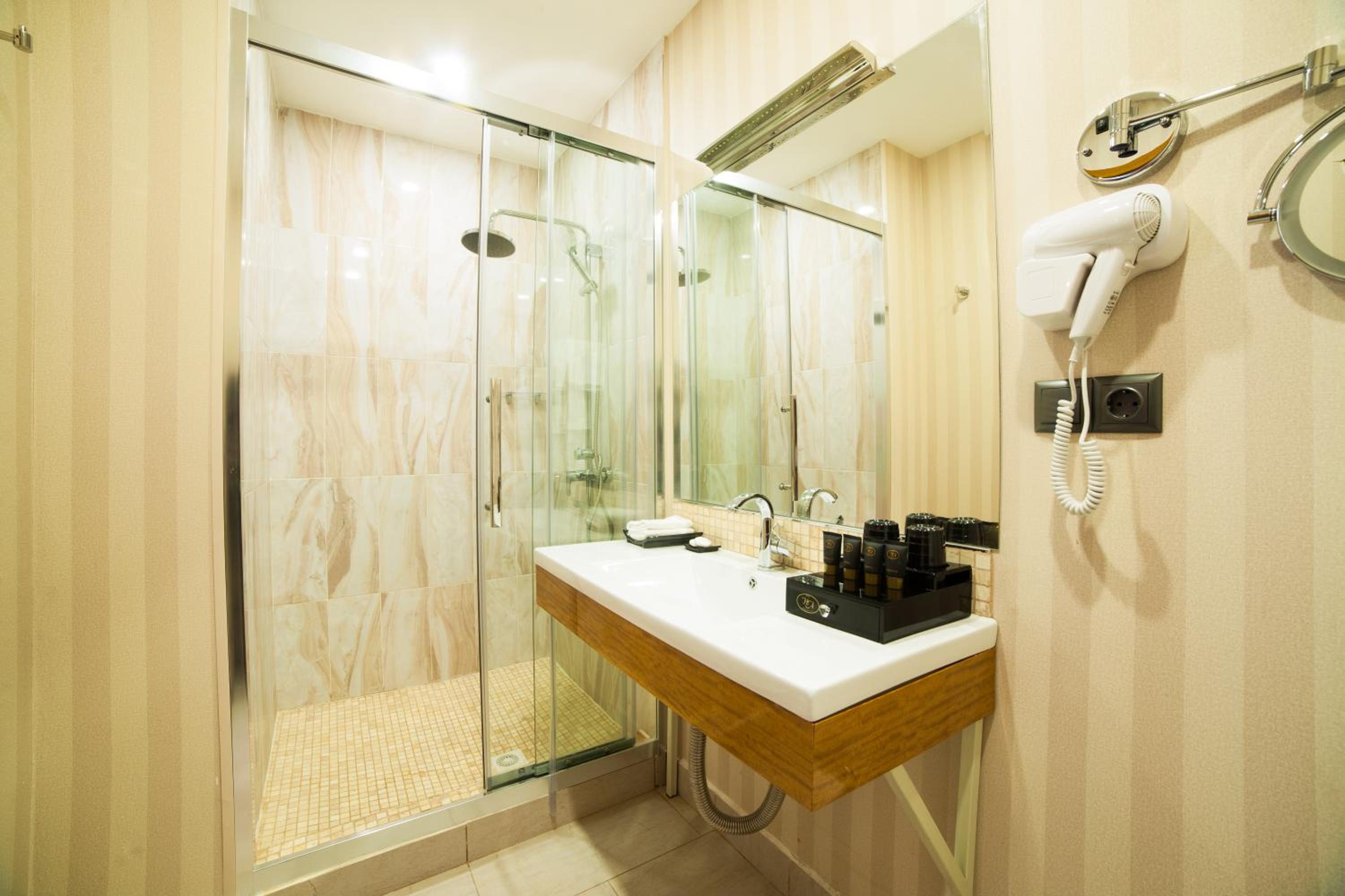 Junior Suite (2 Adults) photo 3
