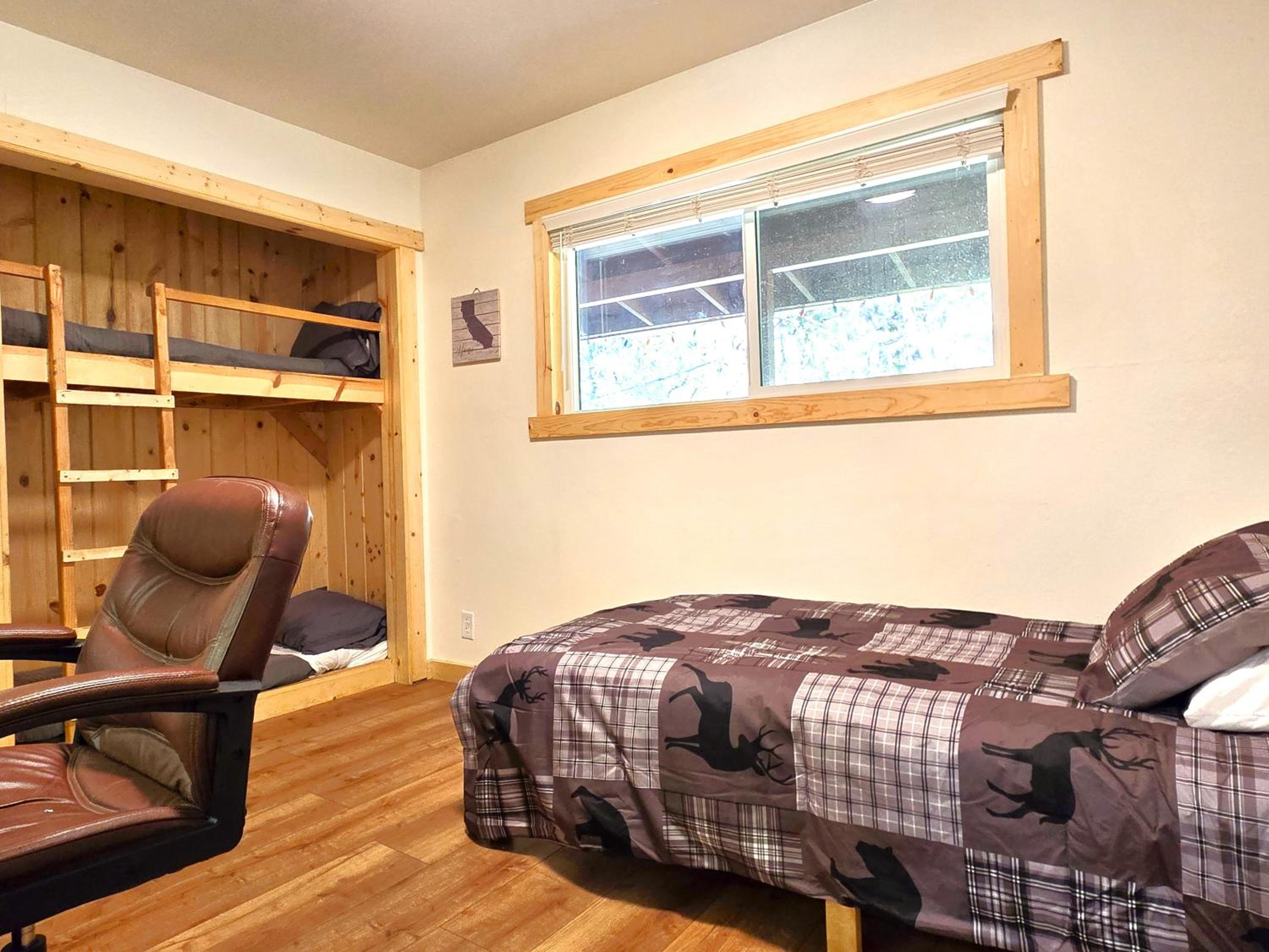 Three-Bedroom House - Photo 2