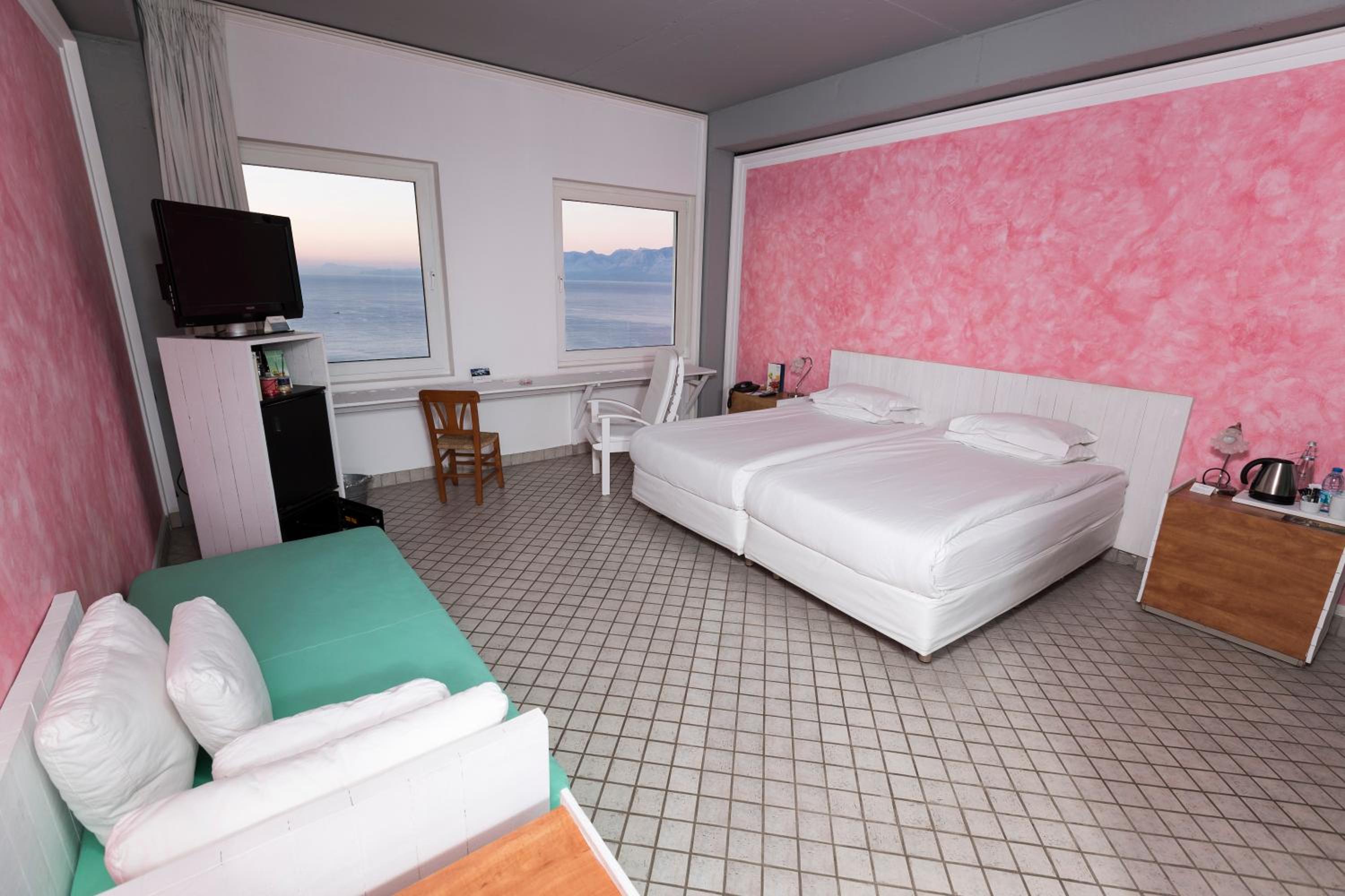 Triple Room With Sea View thumbnail 5