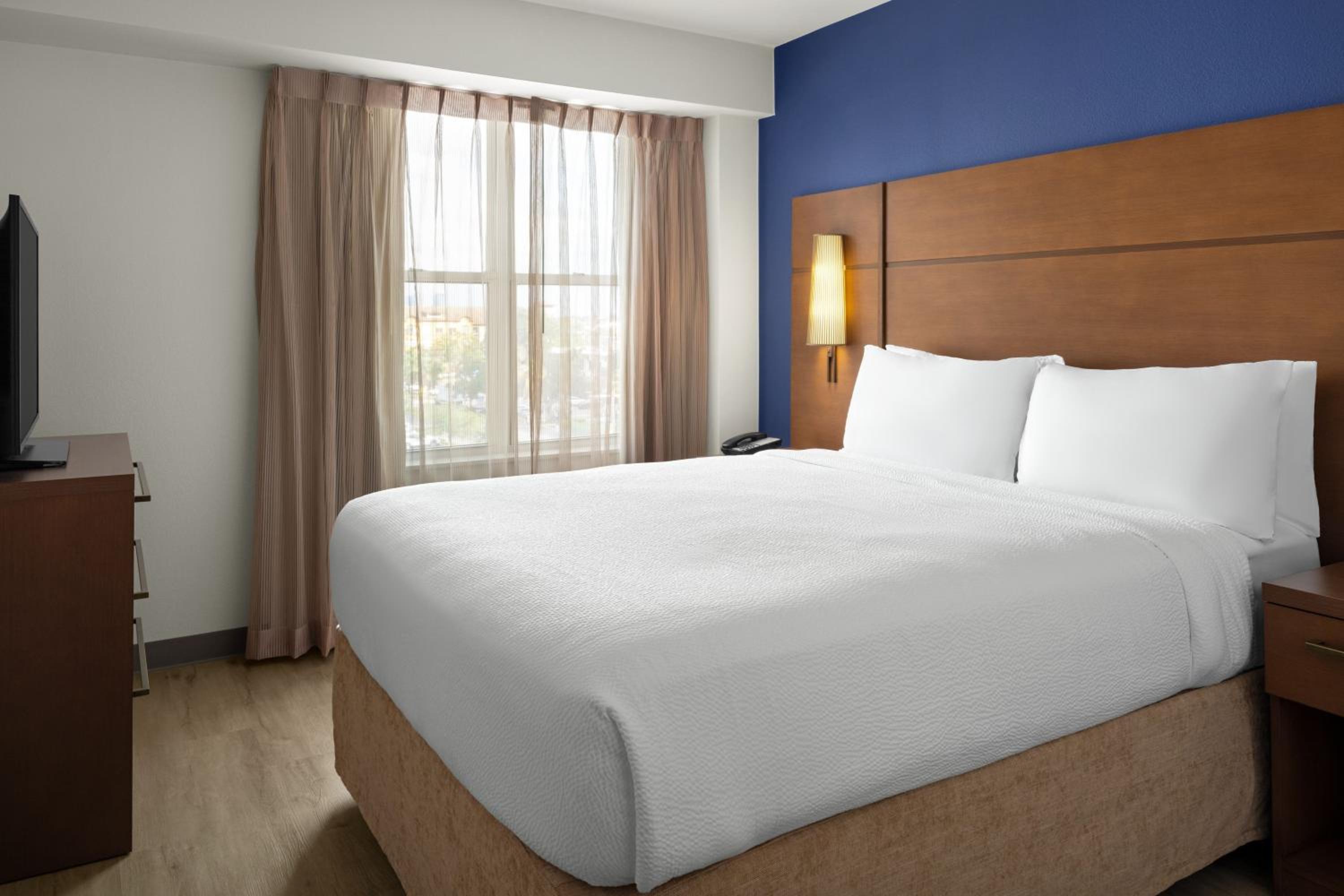 Two-Bedroom Suite - Photo 2
