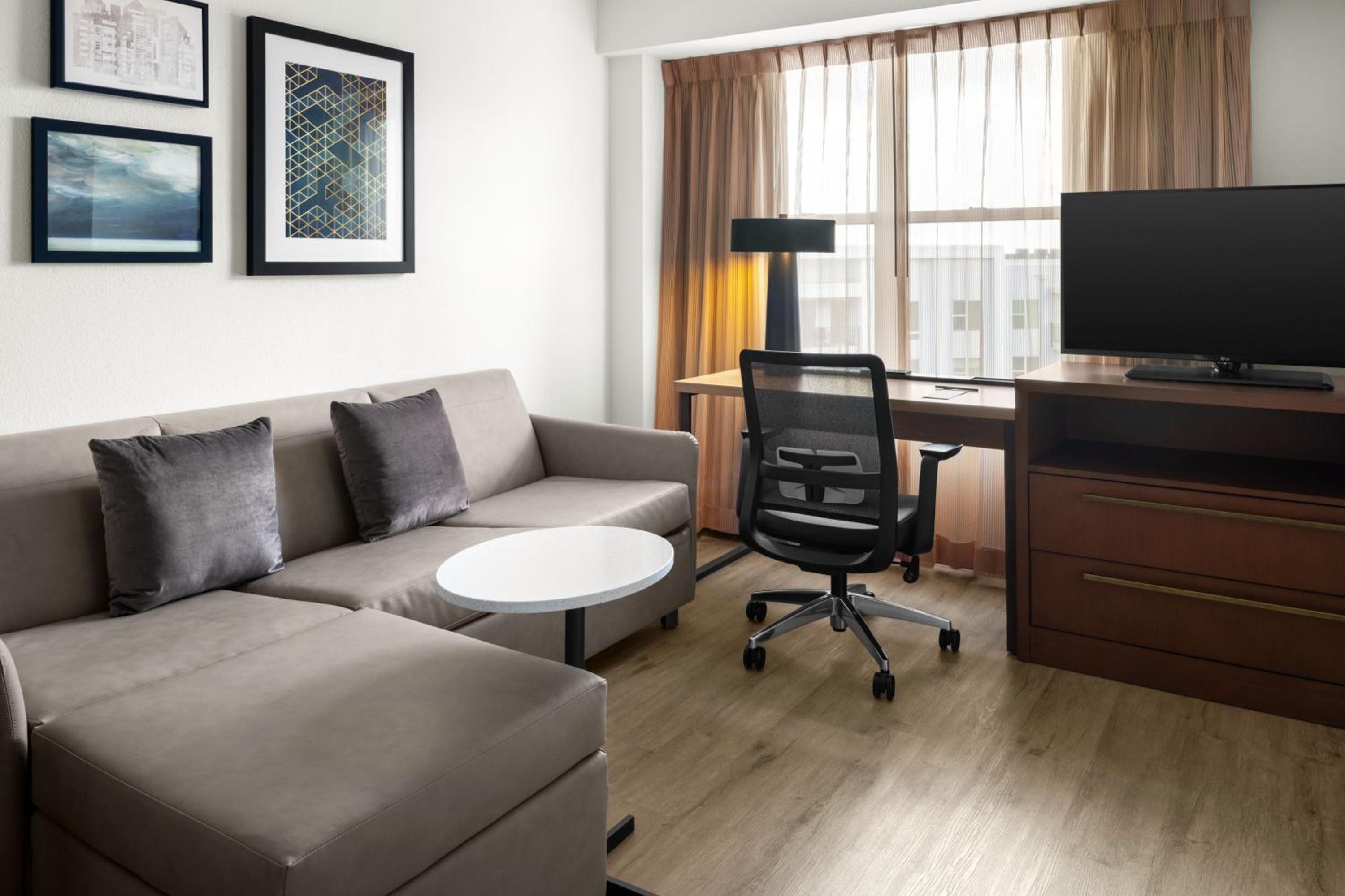 One-Bedroom Queen Suite with Sofa Bed - Photo 4
