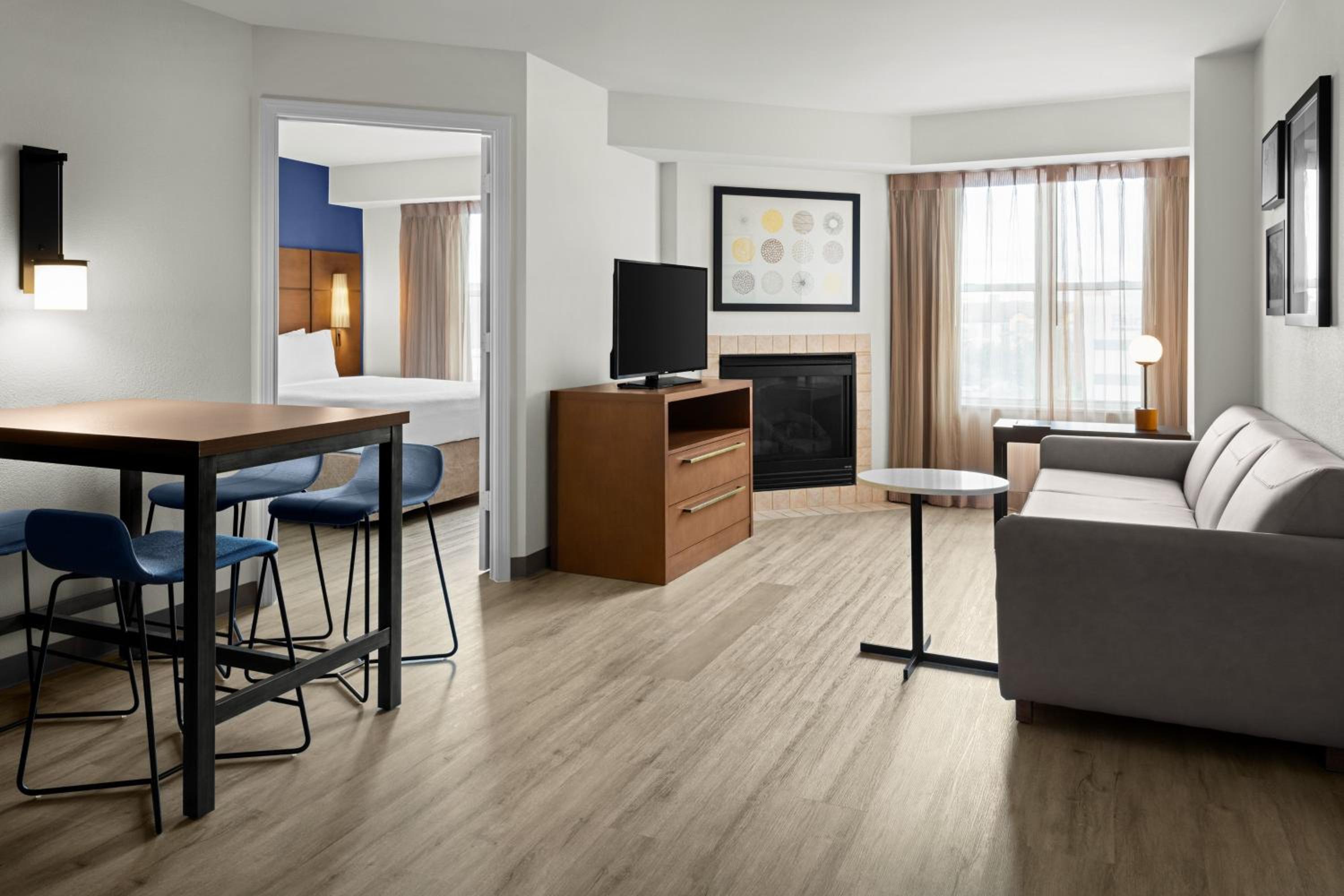 Two-Bedroom Suite - Photo 6