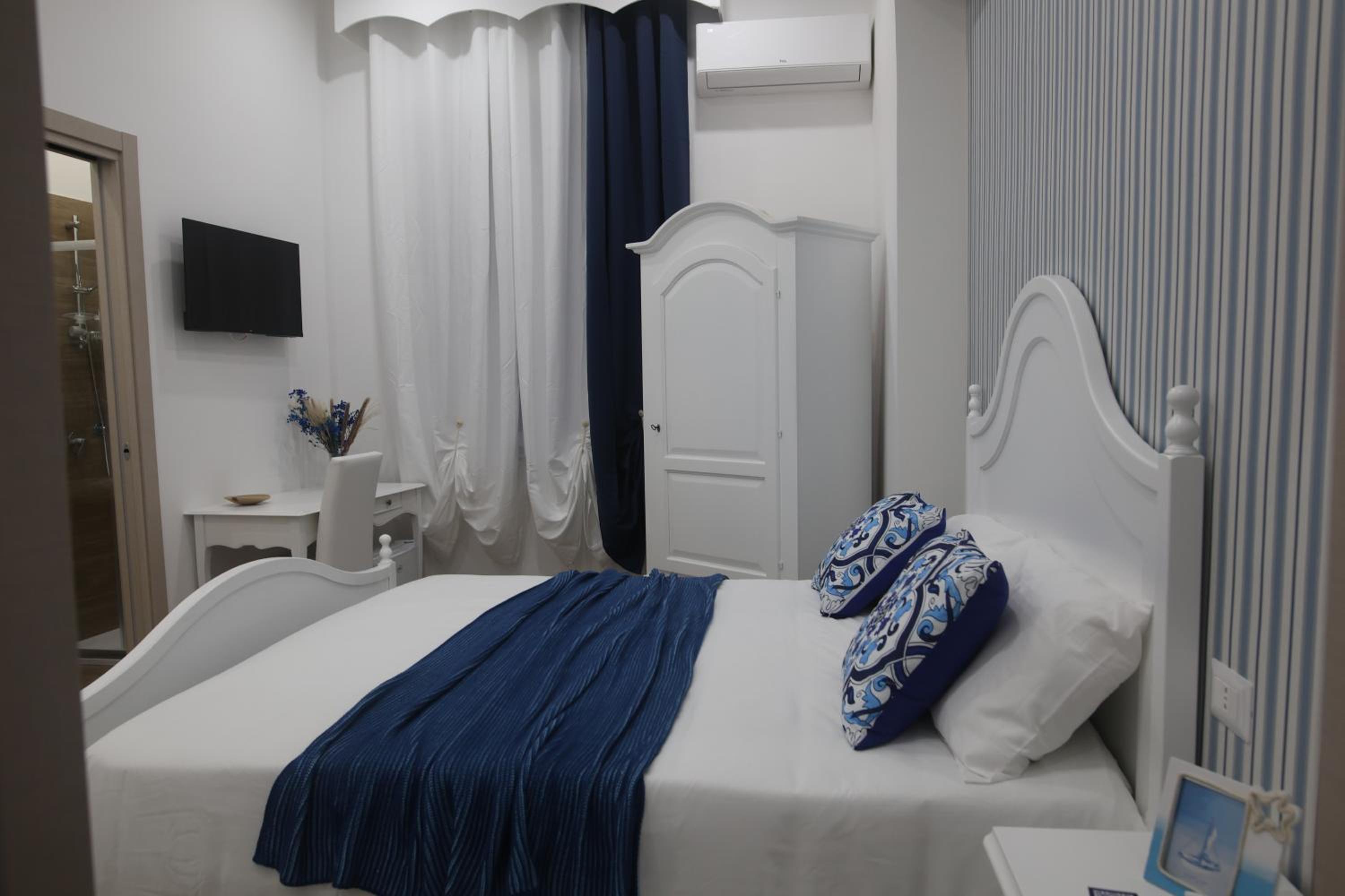 Double Room with Private Bathroom photo 1