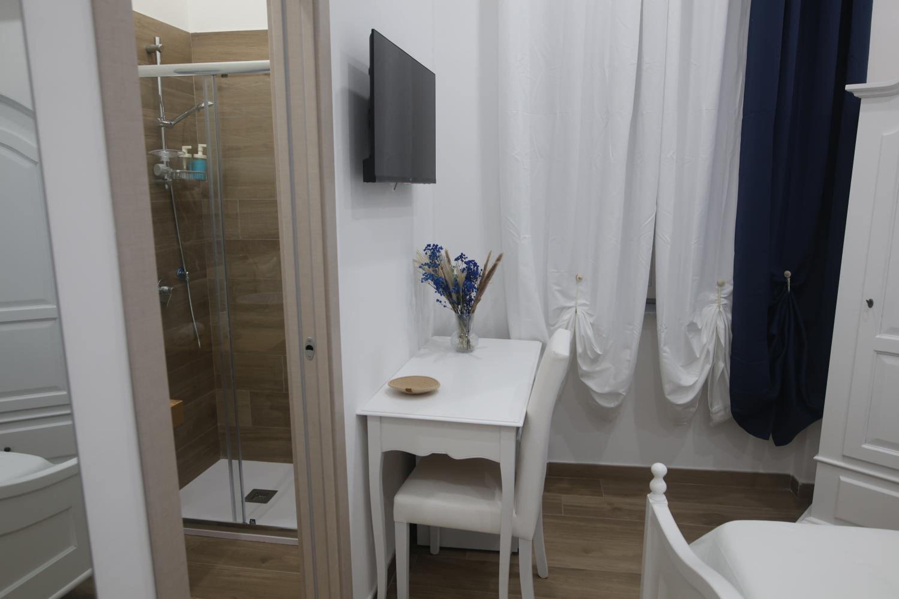 Double Room with Private Bathroom photo 2