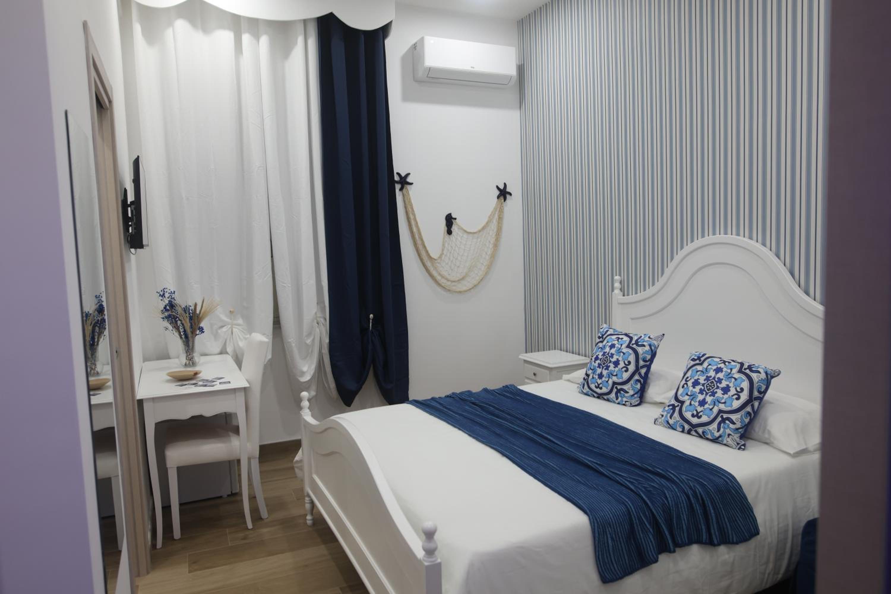 Double Room with Private Bathroom photo 1