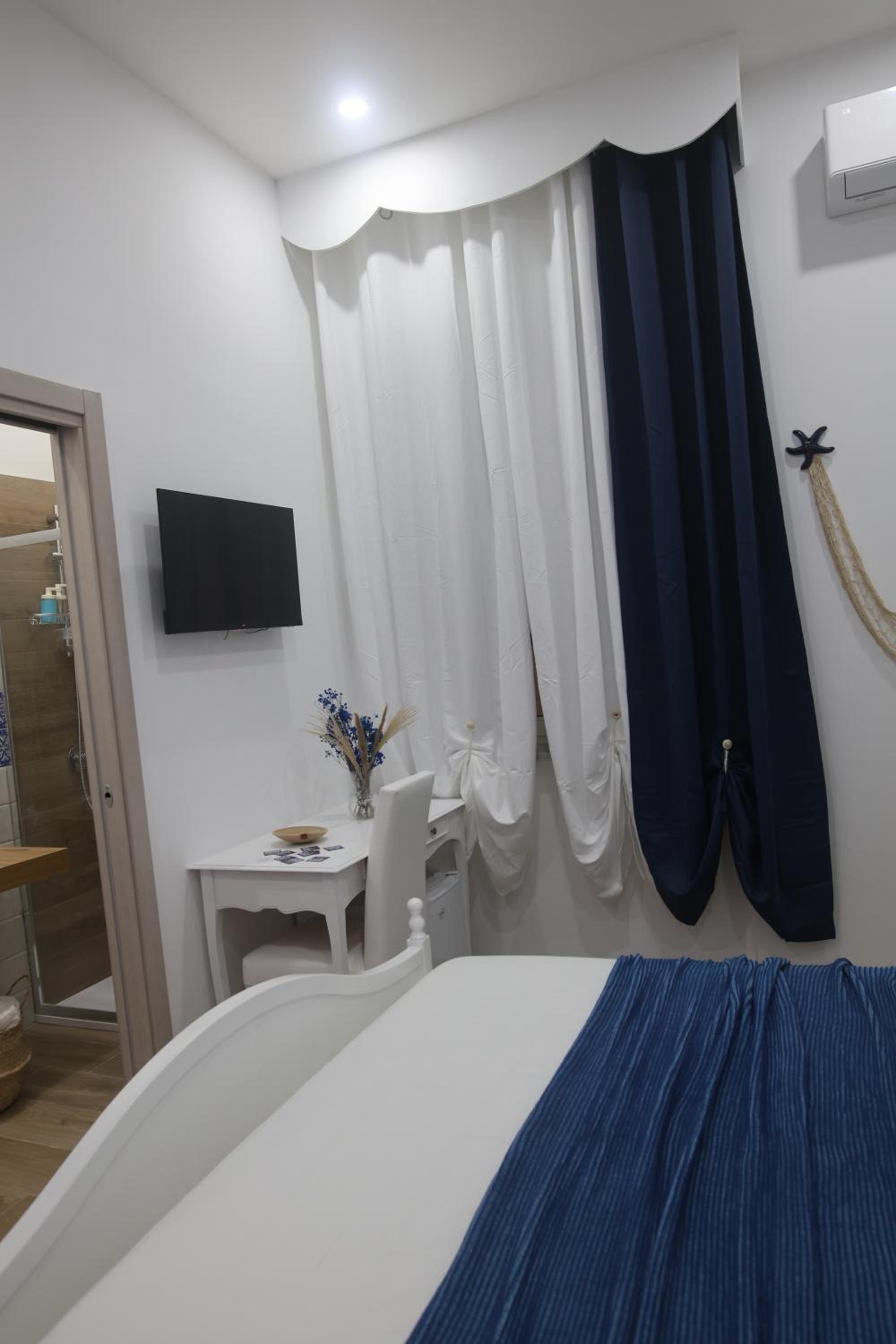 Double Room with Private Bathroom photo 3