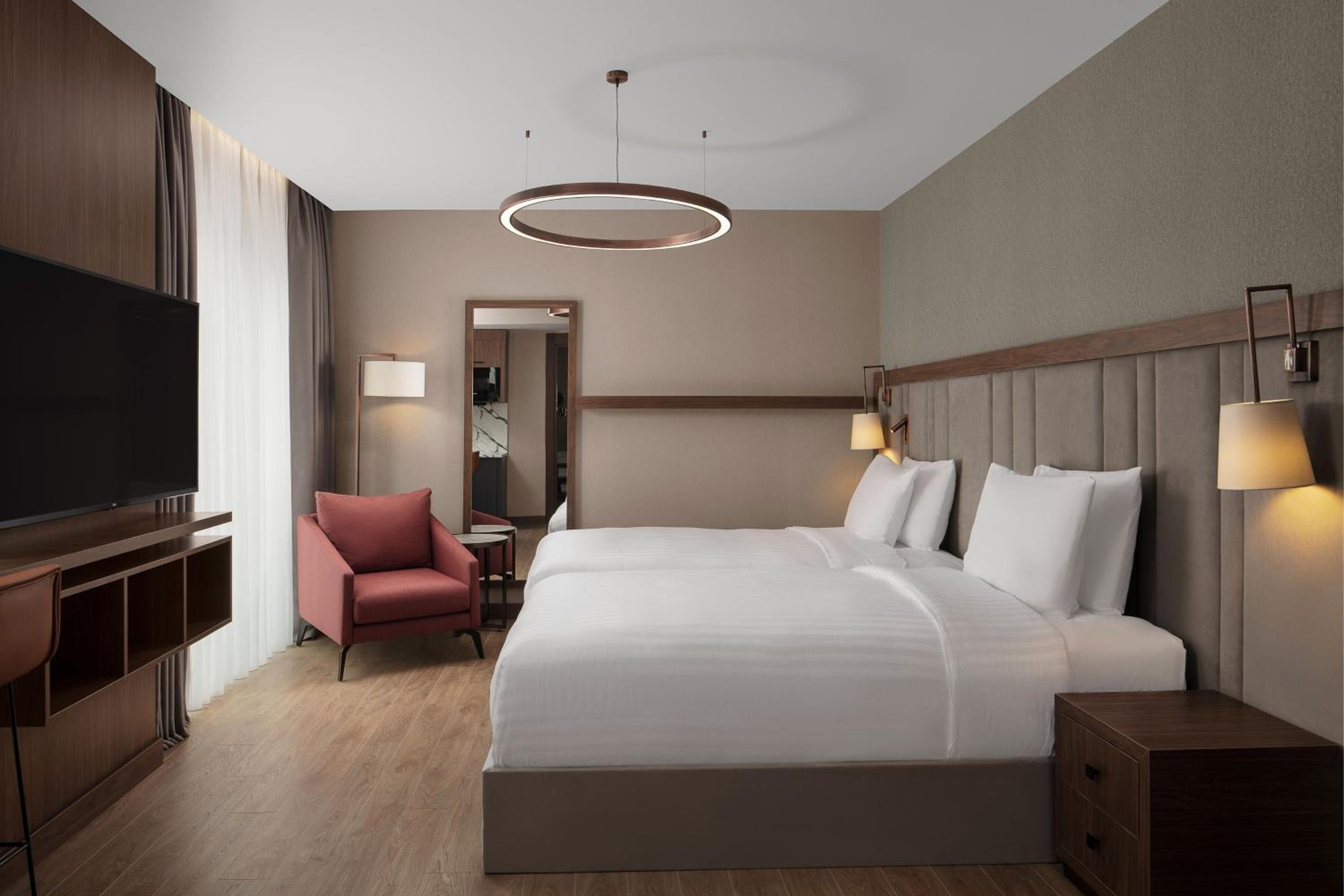 Studio King Room with Sofa Bed and Sea View - Photo 4
