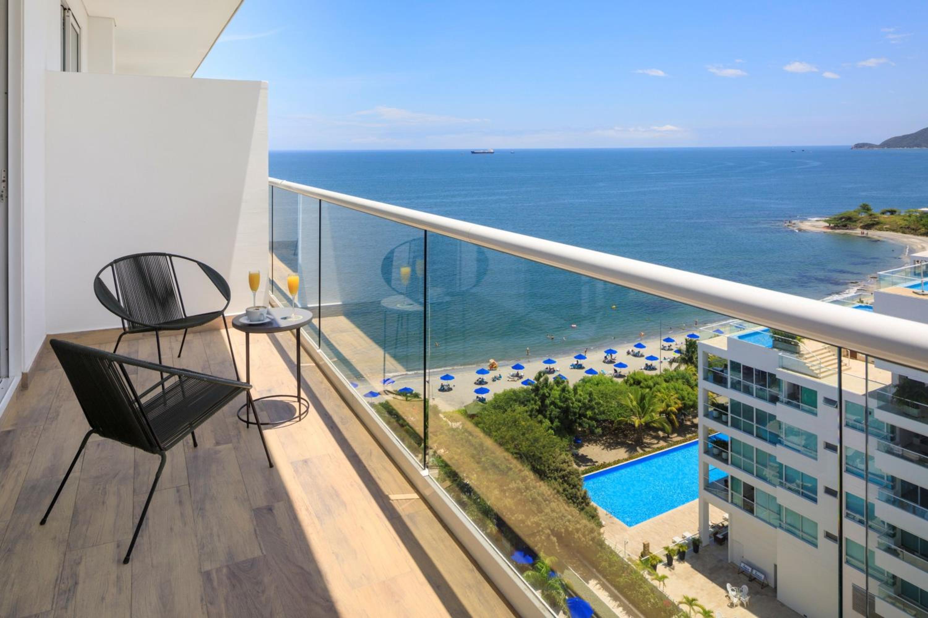 Junior King Suite with Sofa Bed and Partial Ocean View photo 2