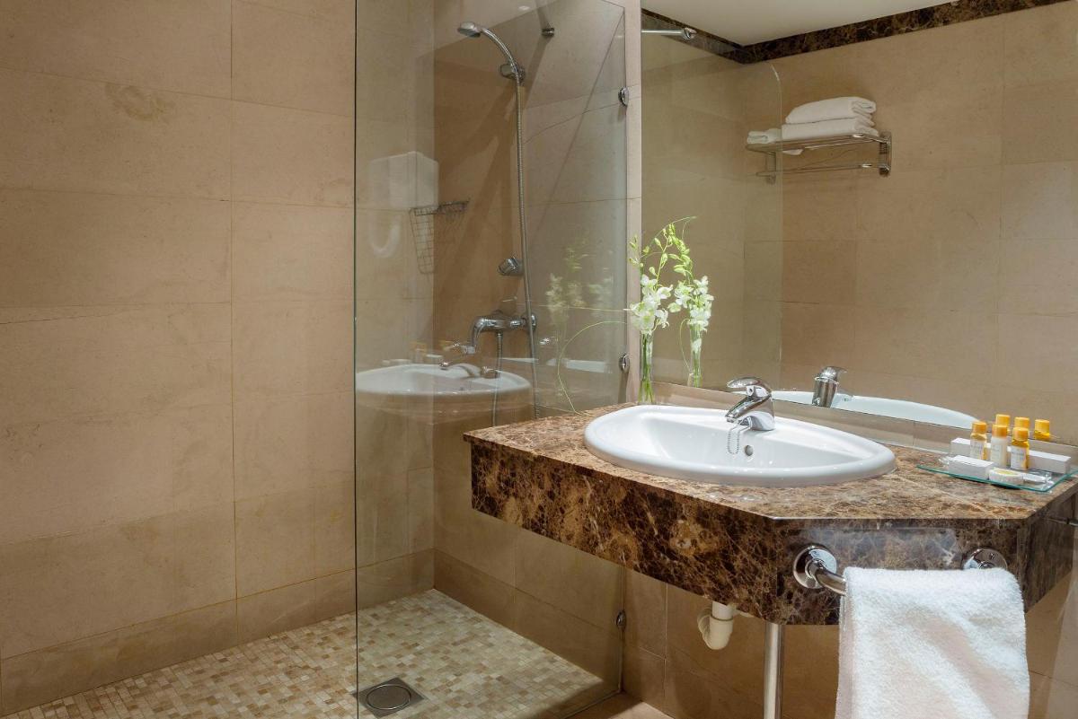 Double or Twin Room - Photo 2