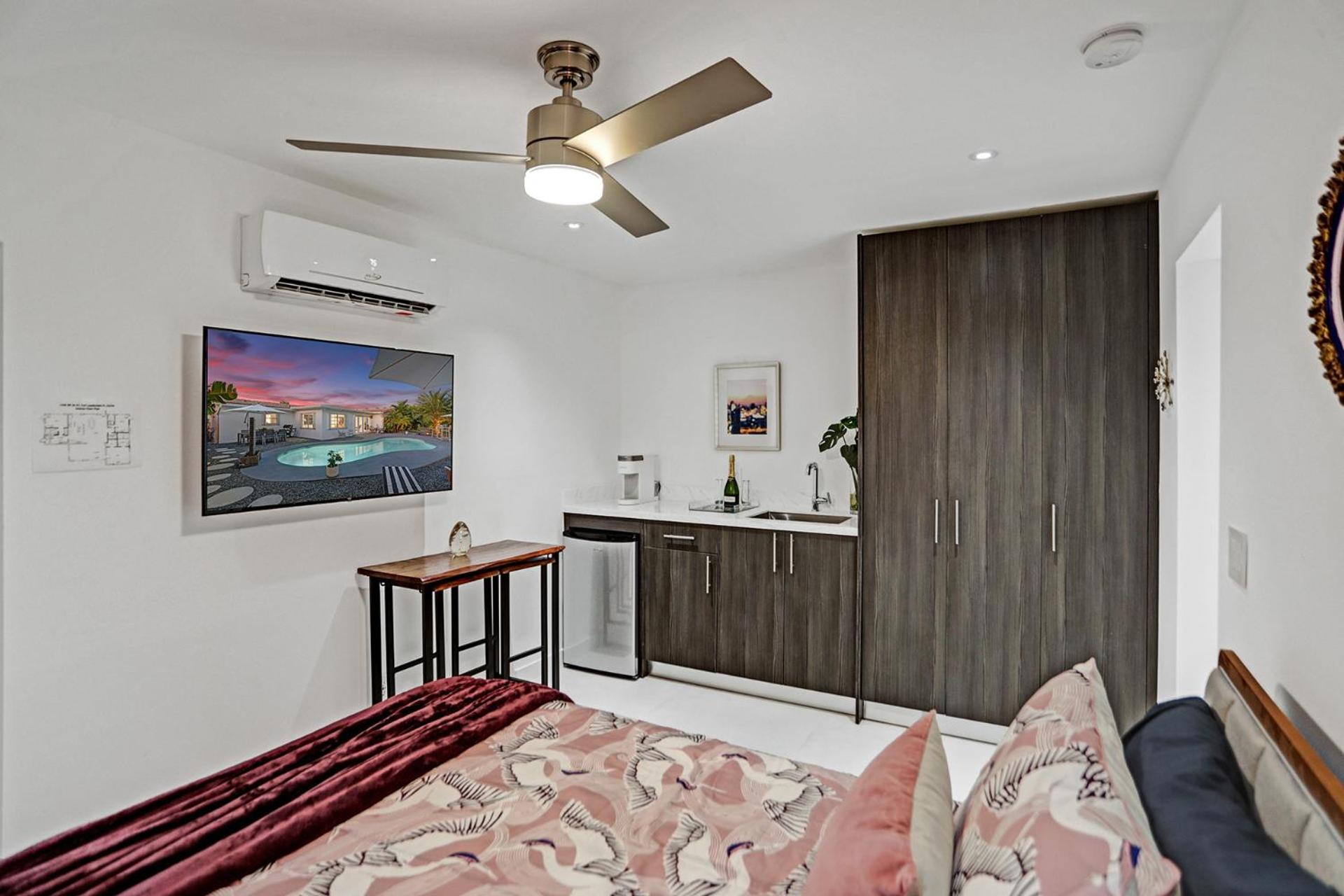 One-Bedroom Apartment photo 2