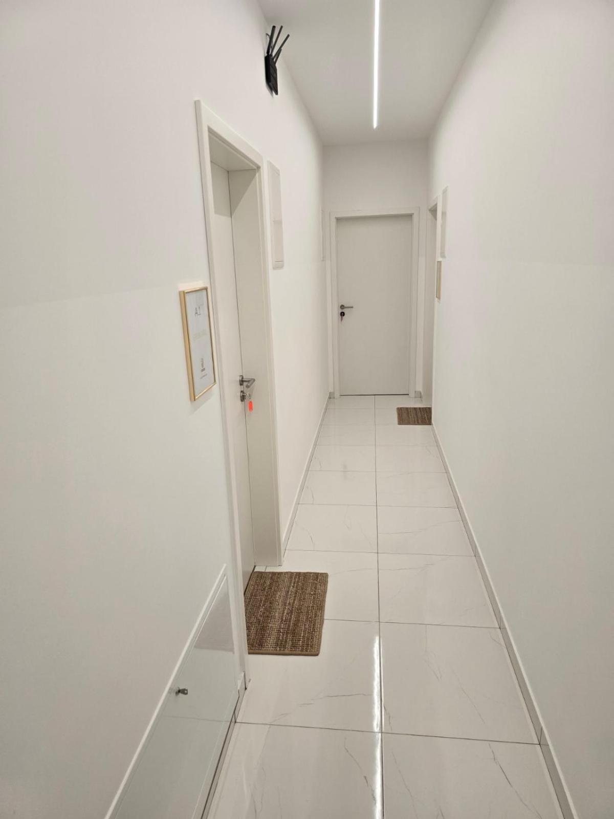 Apartment with Mountain View photo 2