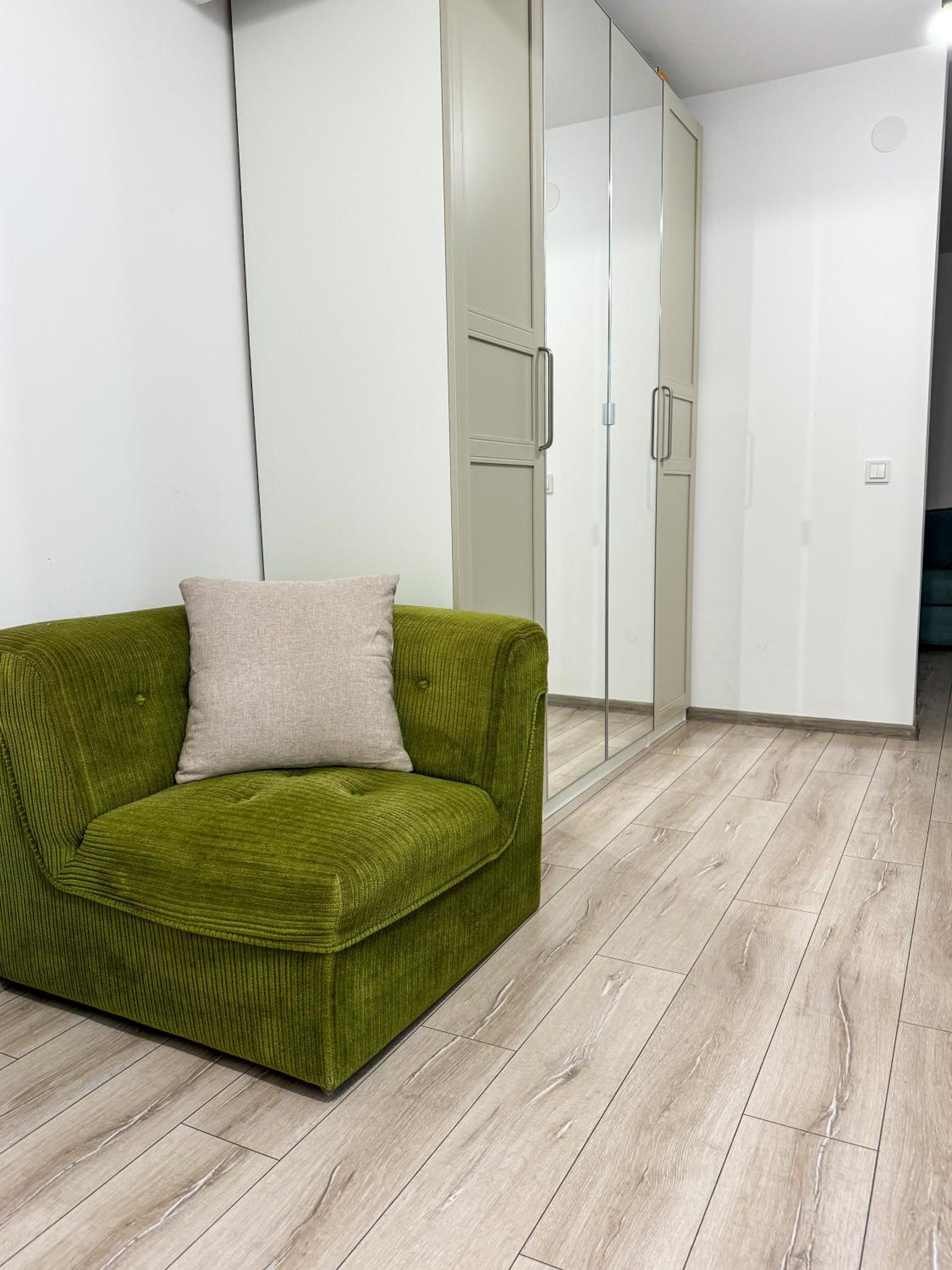 One-Bedroom Apartment photo 2