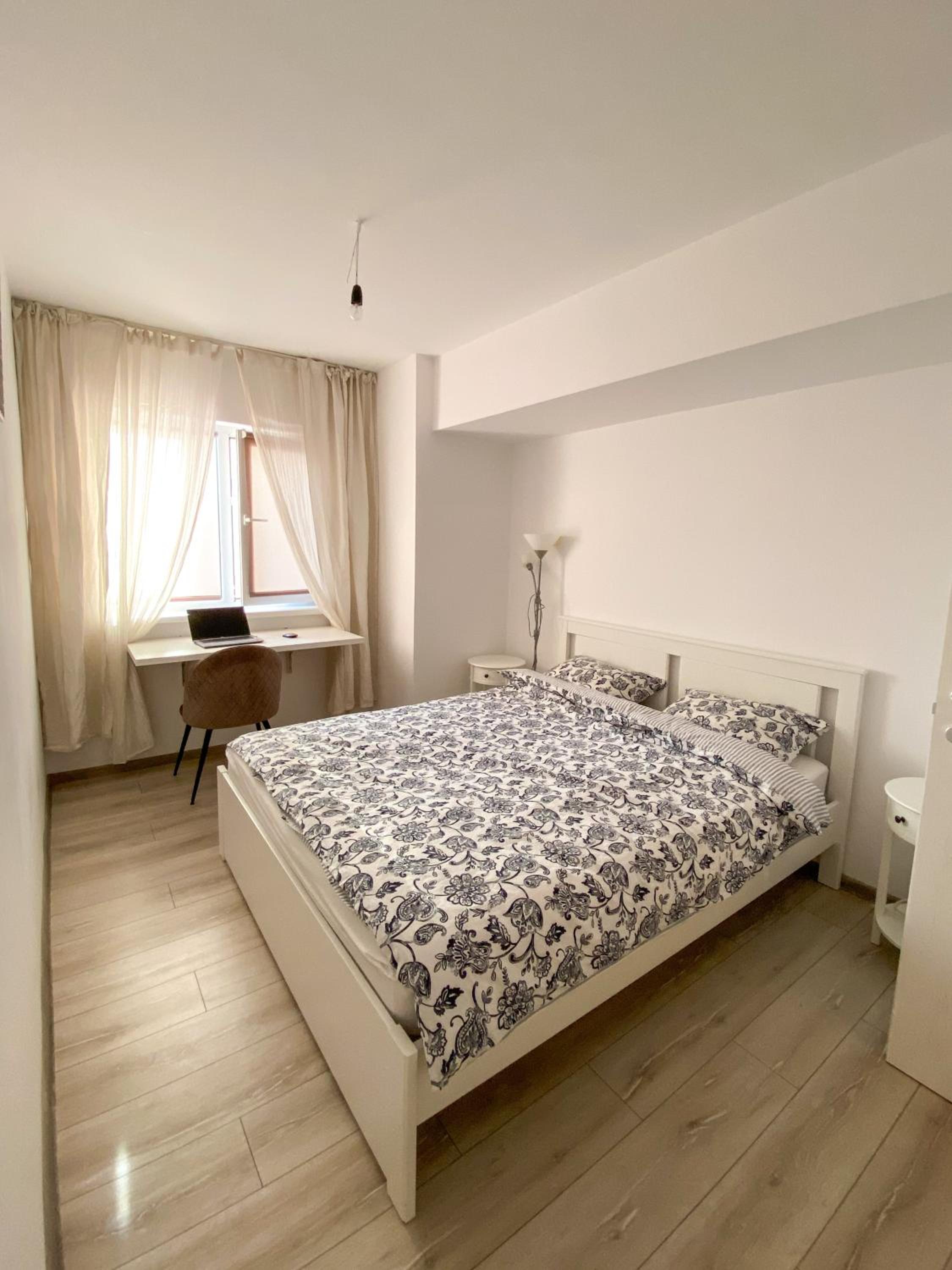 One-Bedroom Apartment photo 1