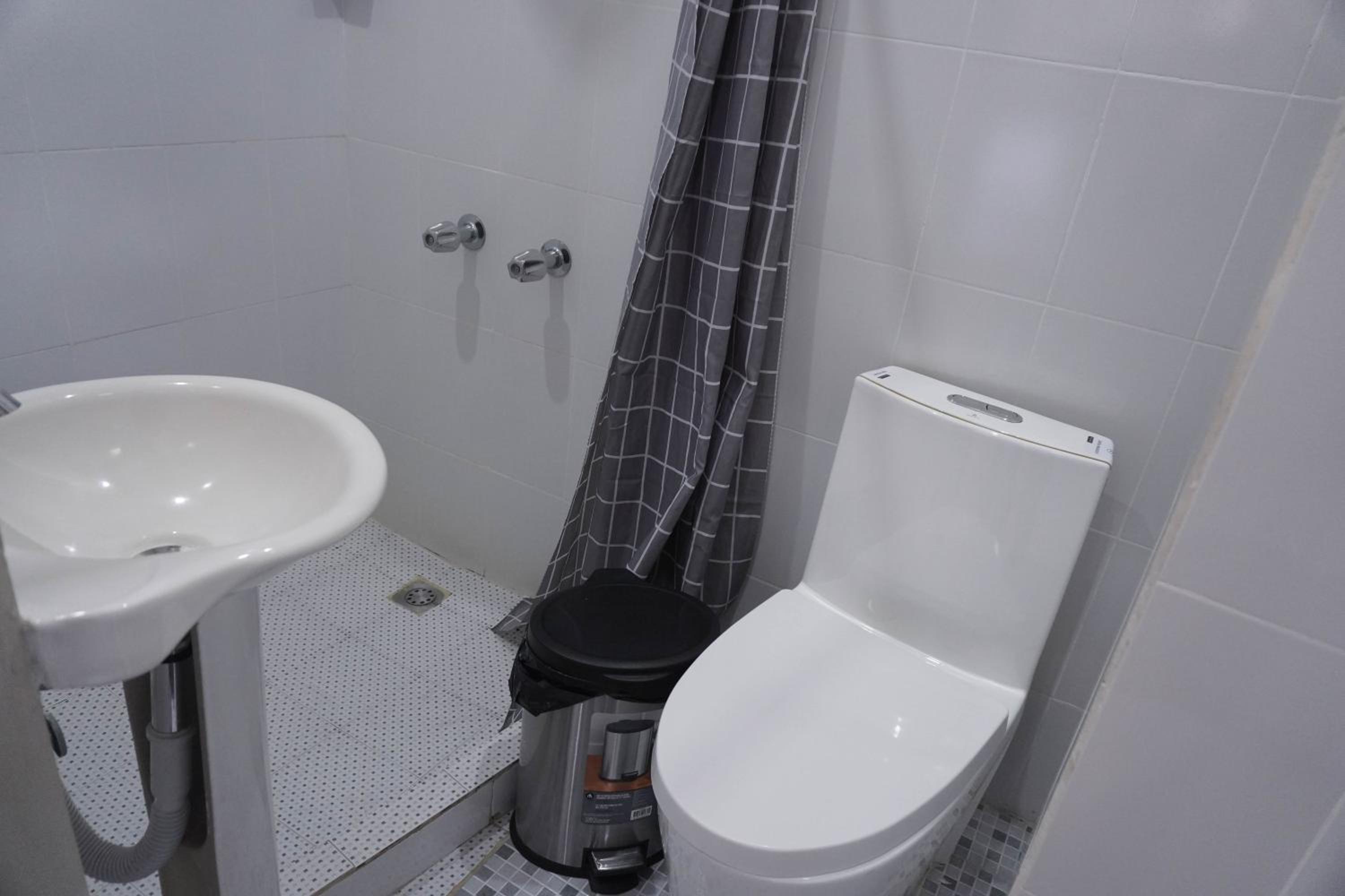 Twin Room with Private Bathroom photo 2
