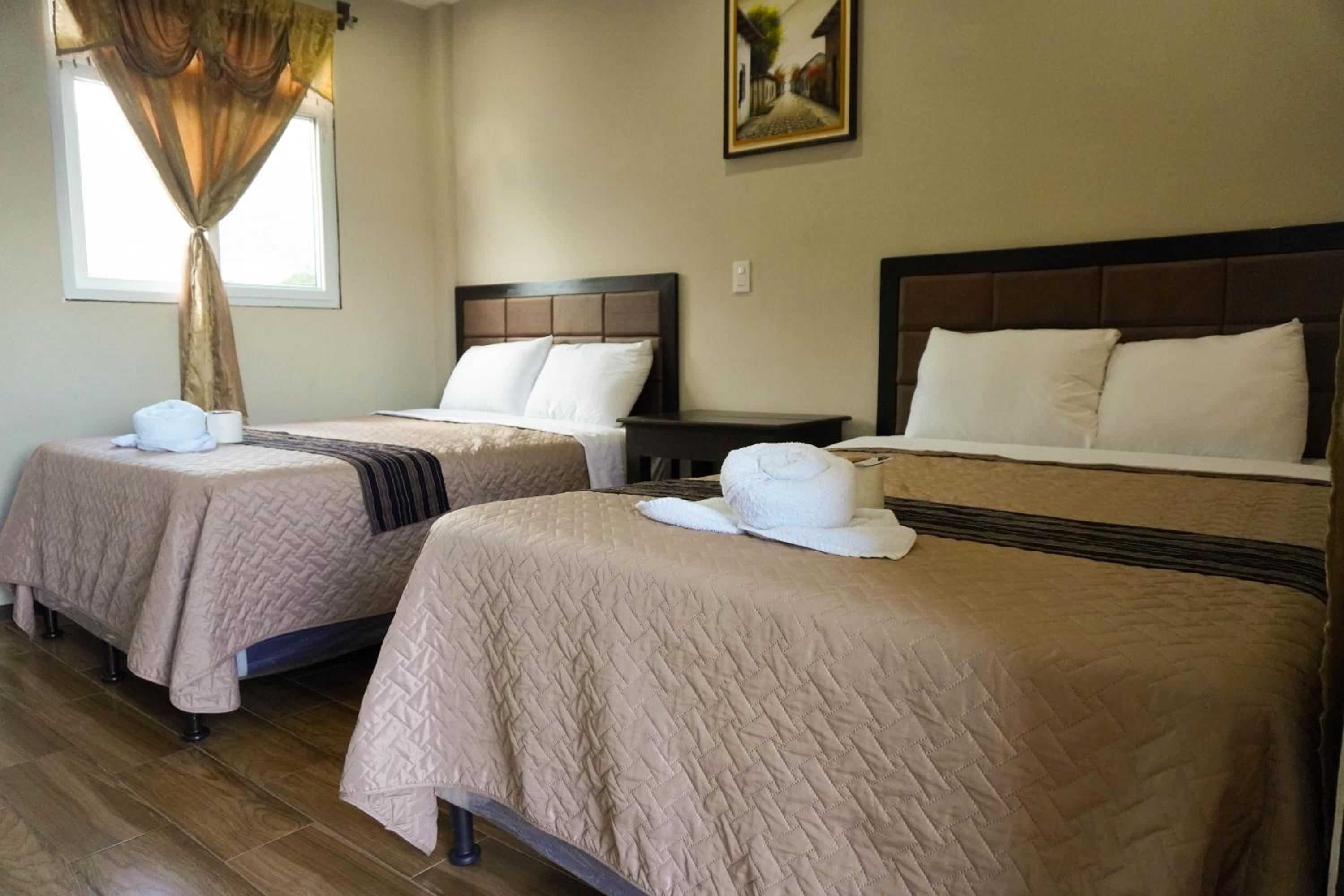 Twin Room with Private Bathroom photo 3