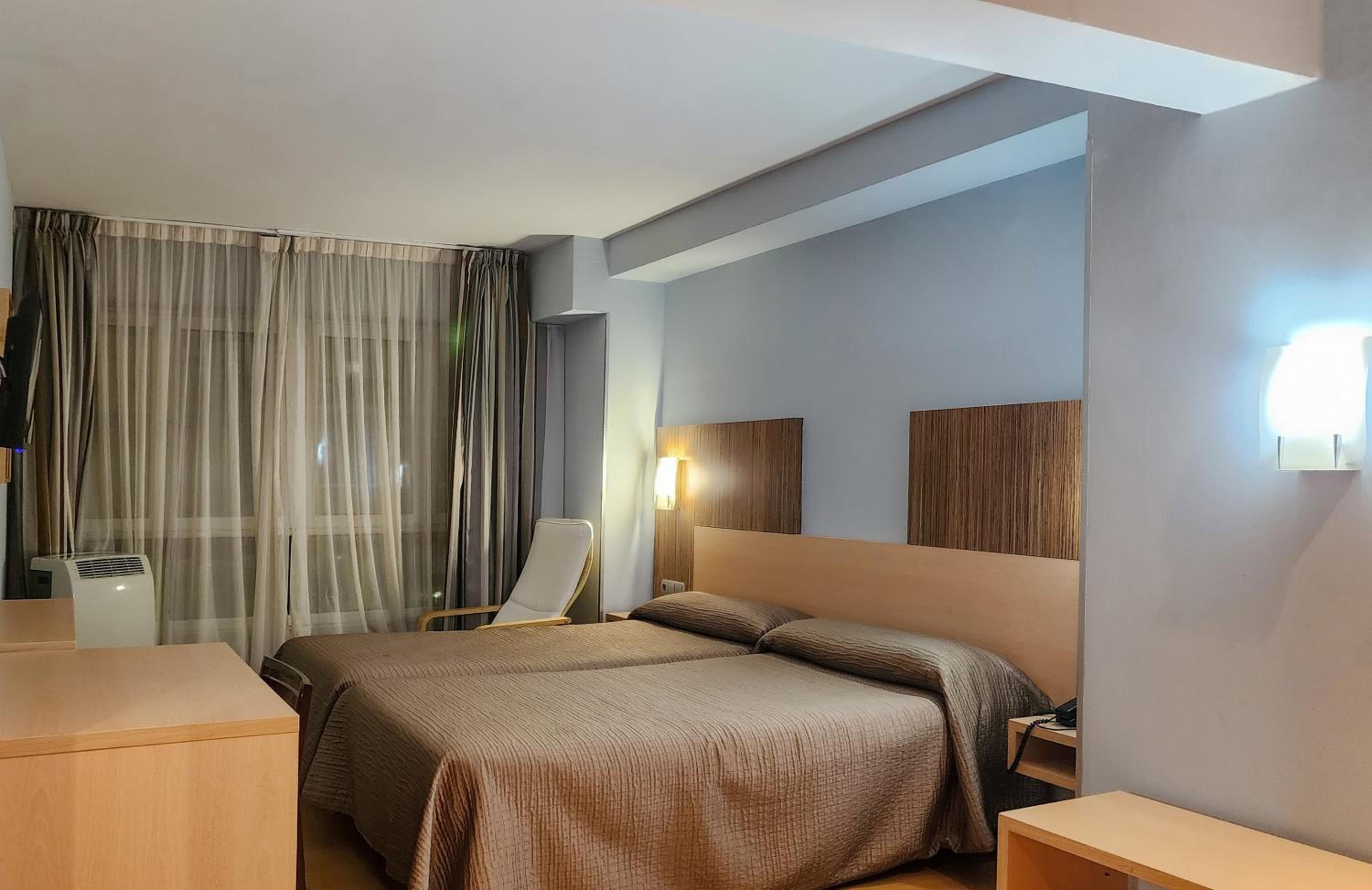 2 Single Beds, Superior Room - Photo 1