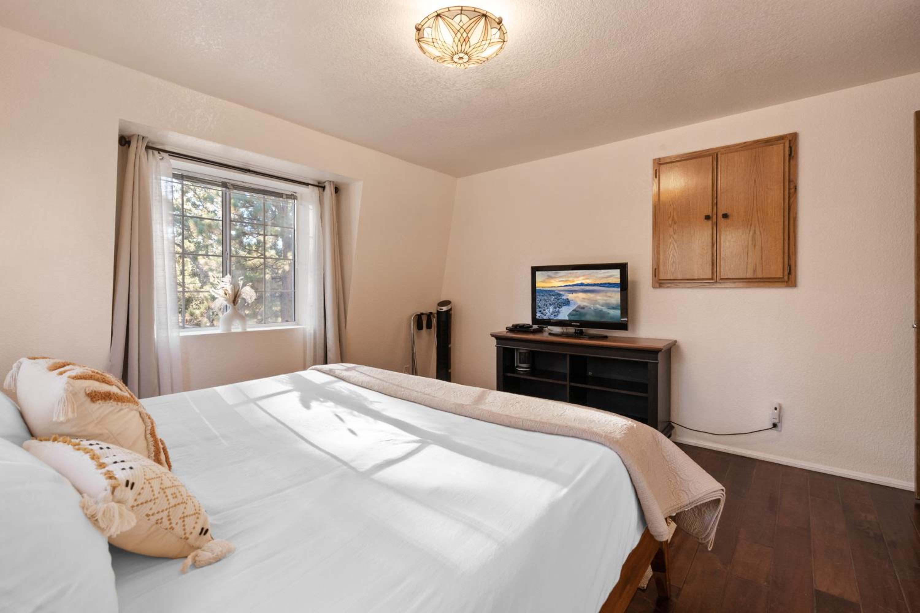 Three-Bedroom House photo 1