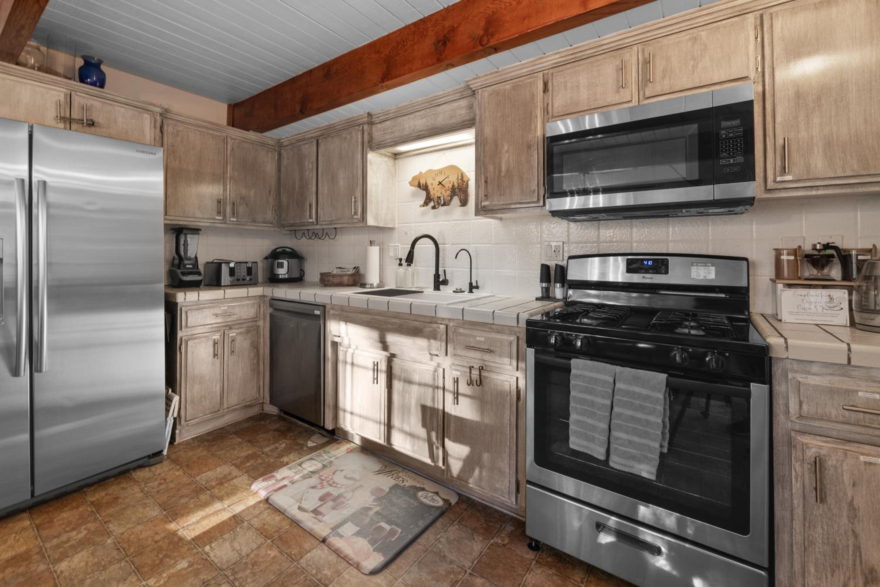 Three-Bedroom House photo 3