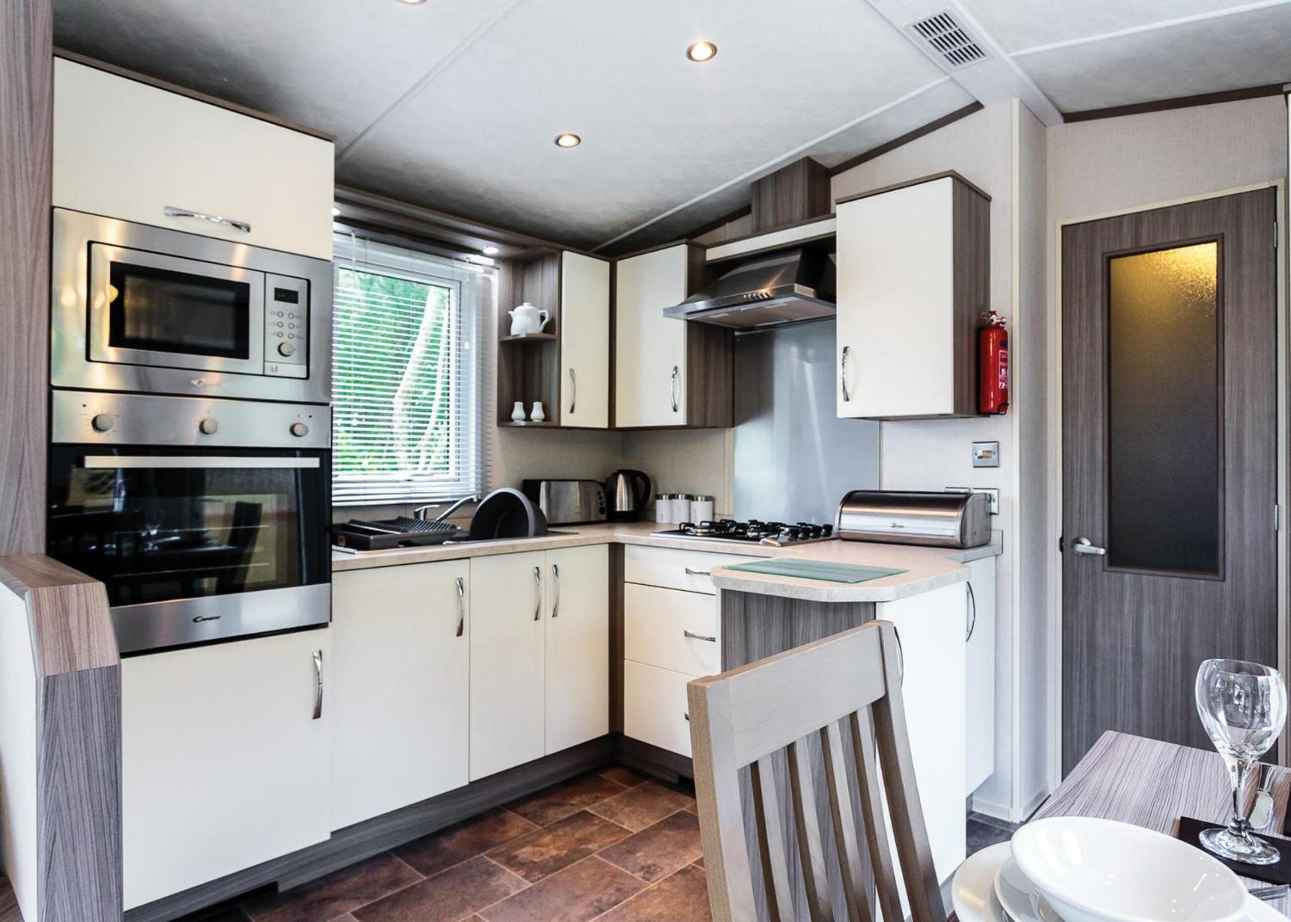 Mobile Home 4 photo 2