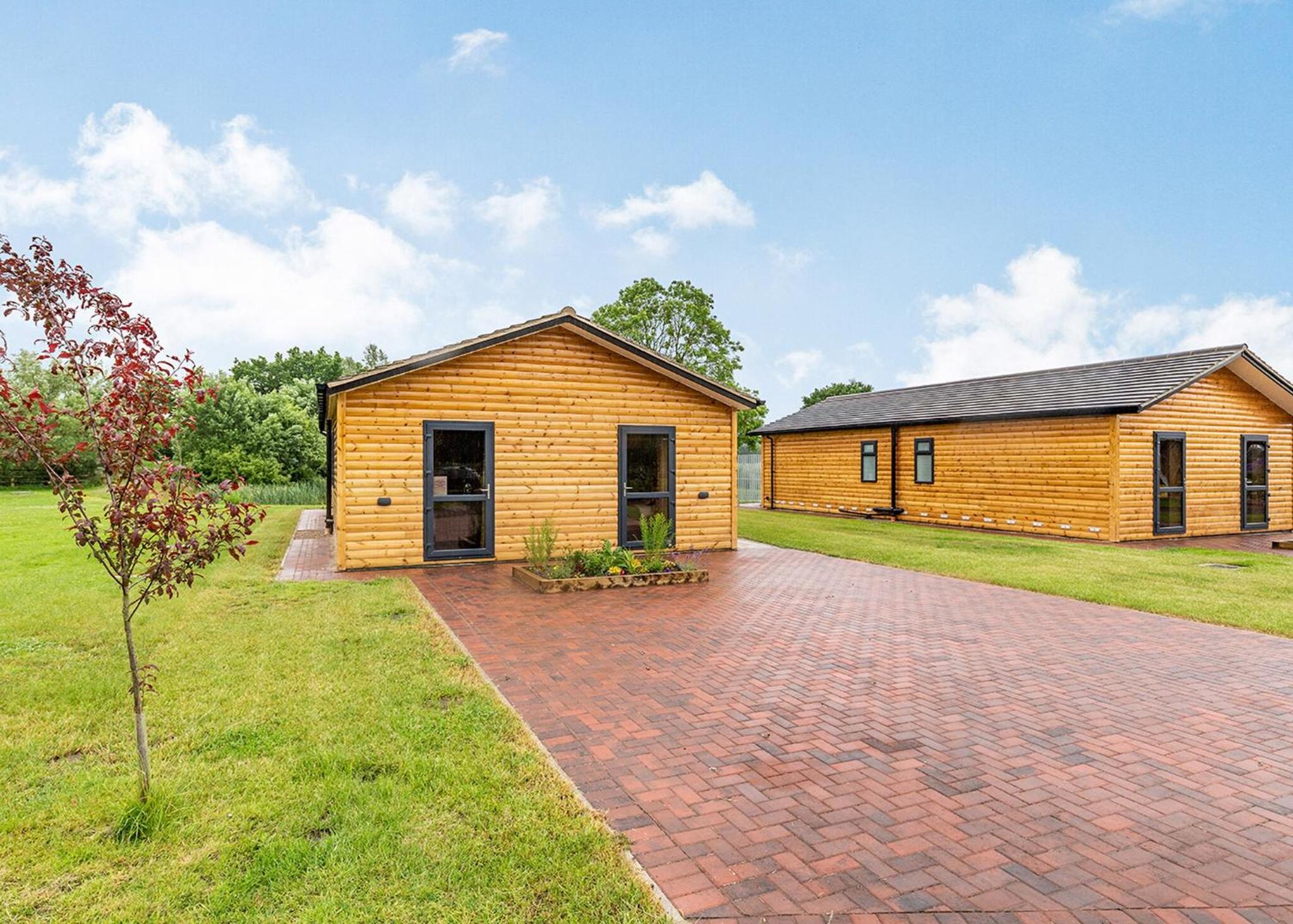 Three-Bedroom House 2 photo 2