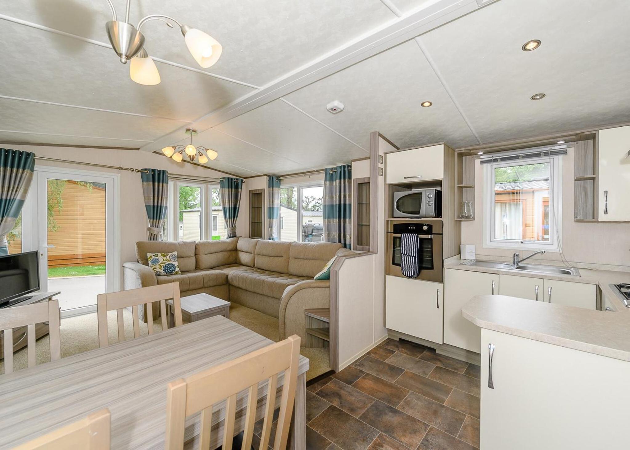 Mobile Home 6 photo 3