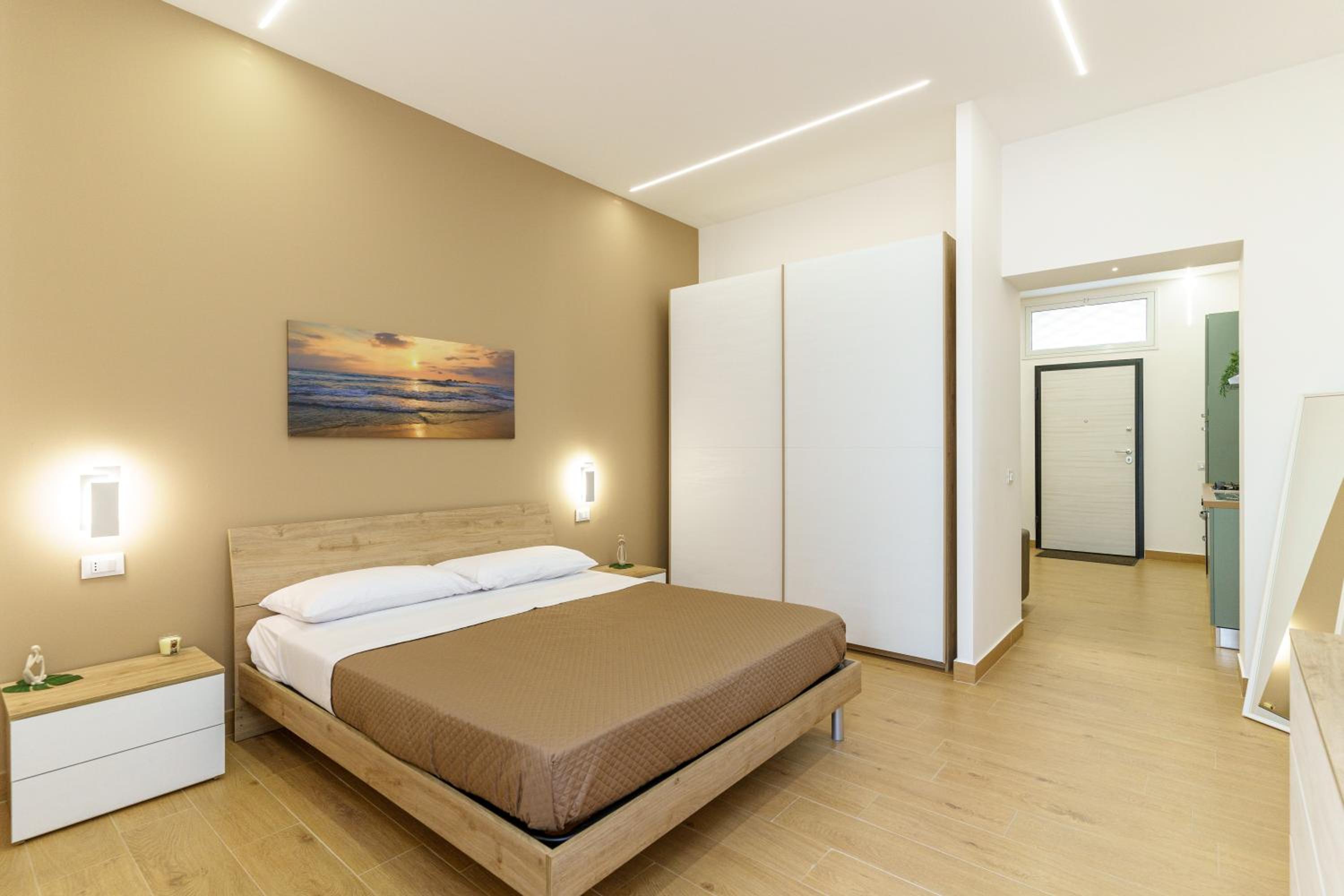 Deluxe One-Bedroom Apartment