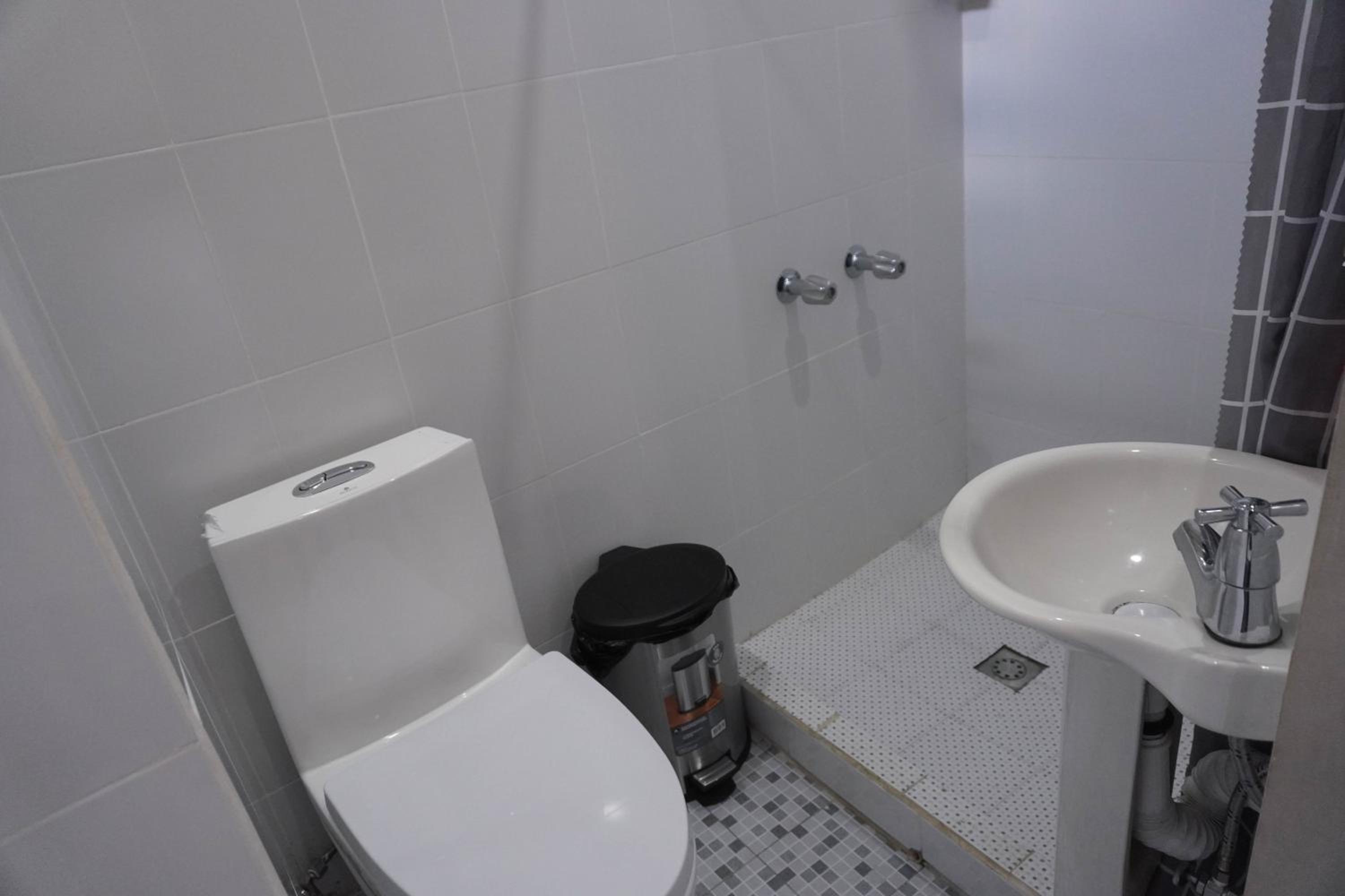 Twin Room with Private Bathroom photo 2