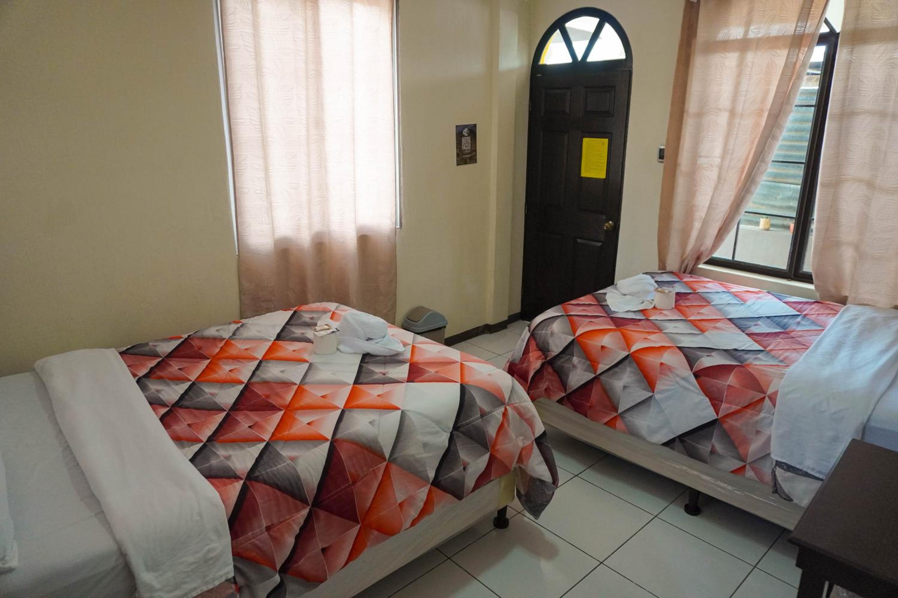 Twin Room with Private Bathroom photo 2