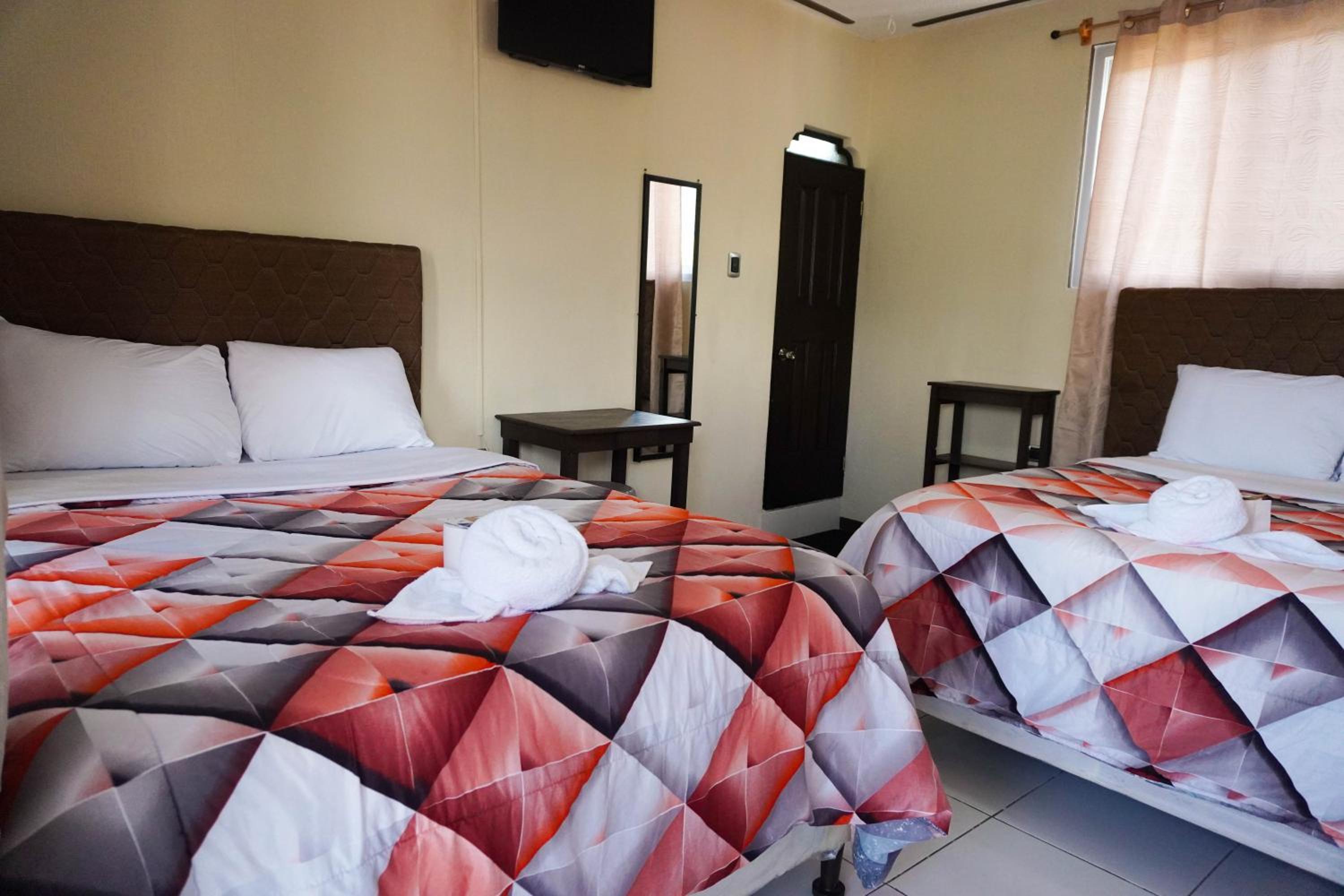 Twin Room with Private Bathroom photo 3