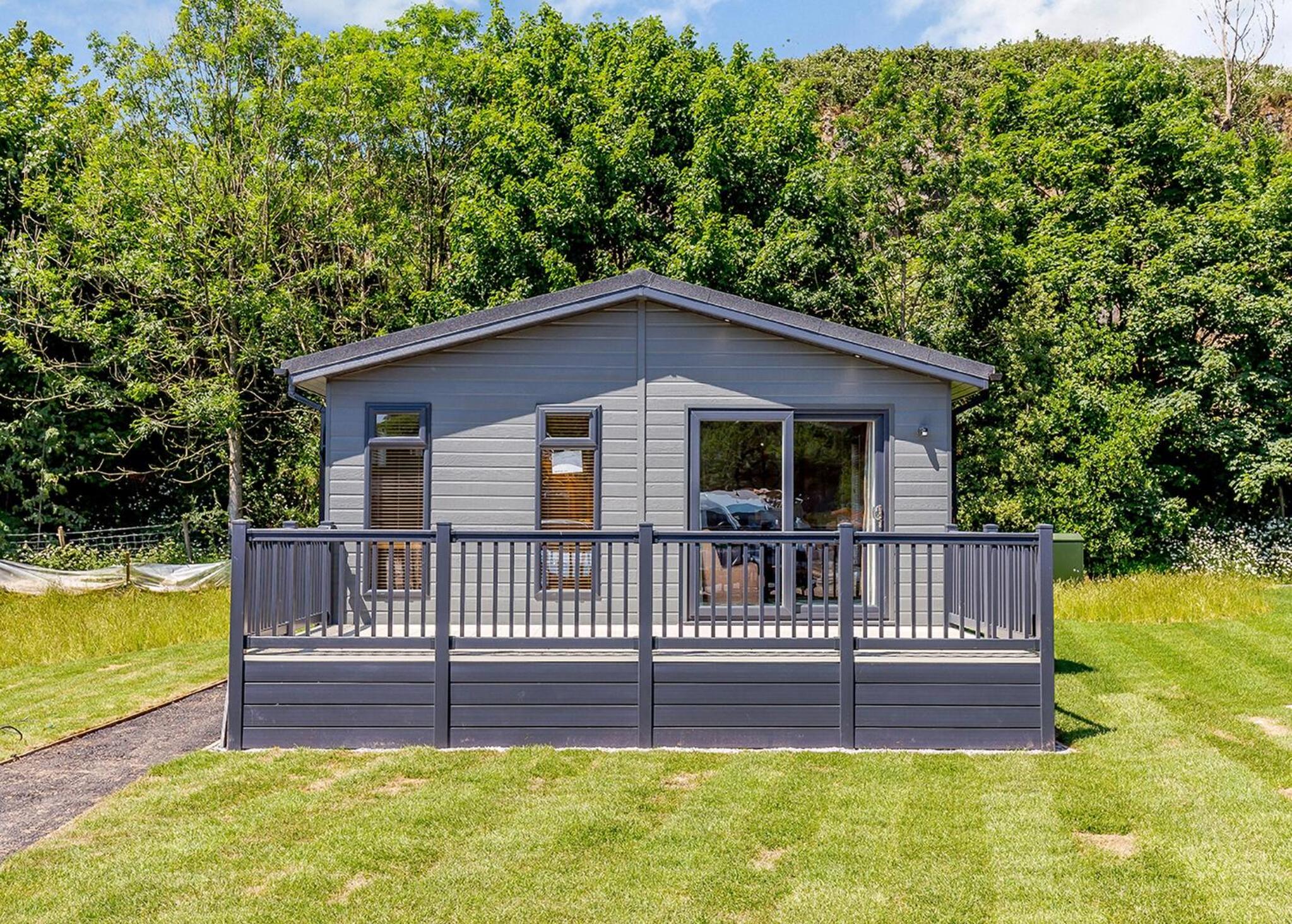 Three-Bedroom House 1 photo 3