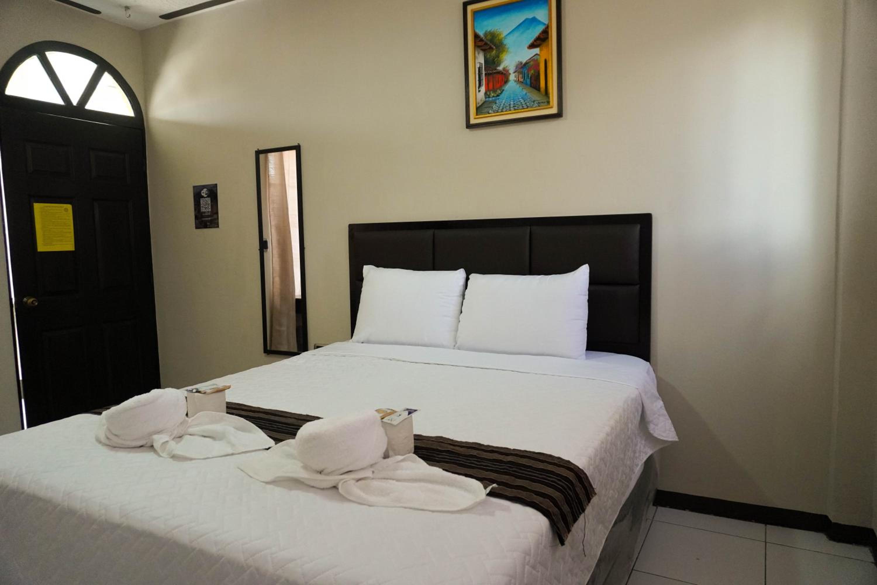 Double Room with Private Bathroom photo 2
