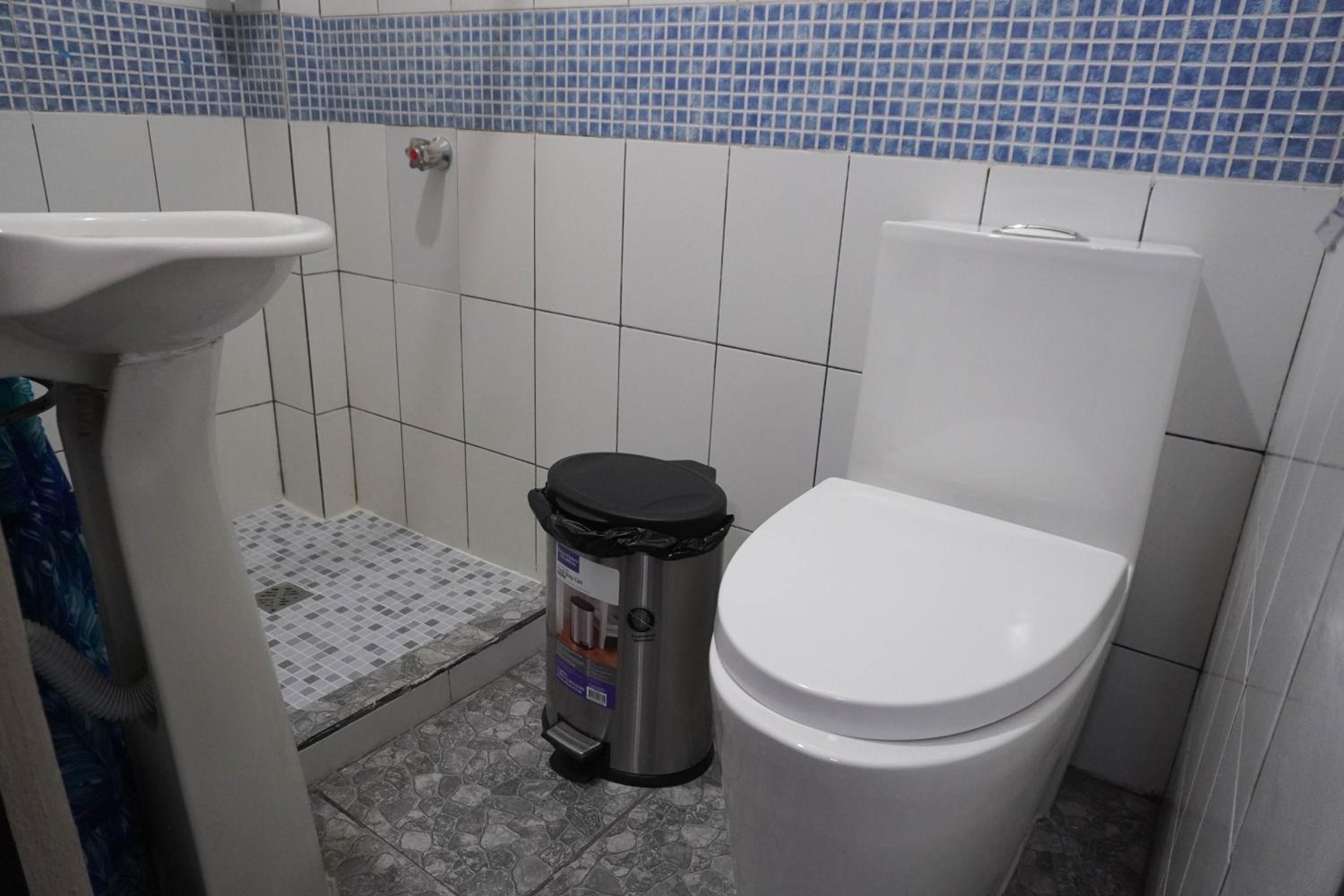 Twin Room with Private Bathroom photo 2