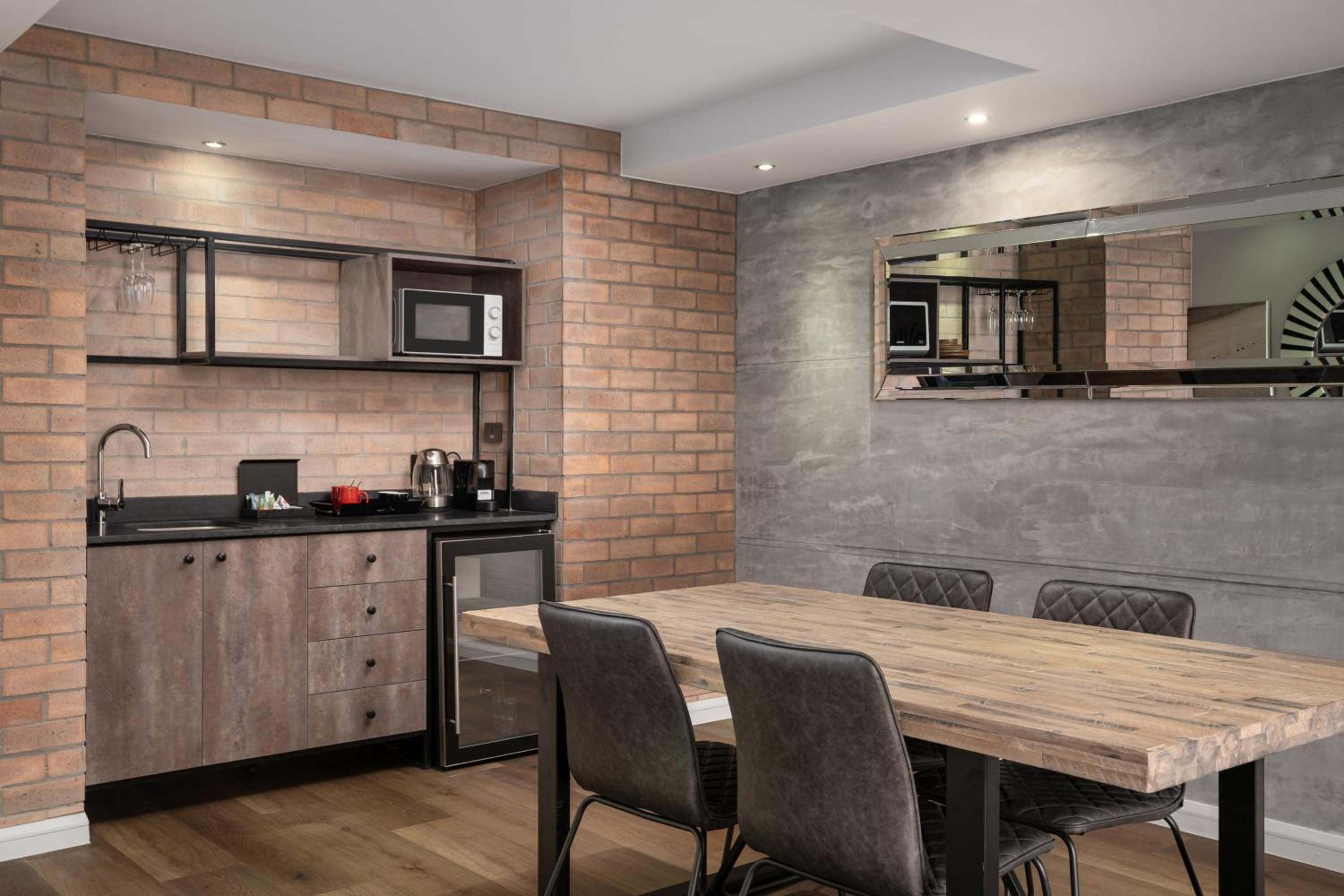 1 Bedroom Bi-level Loft - Photo 2