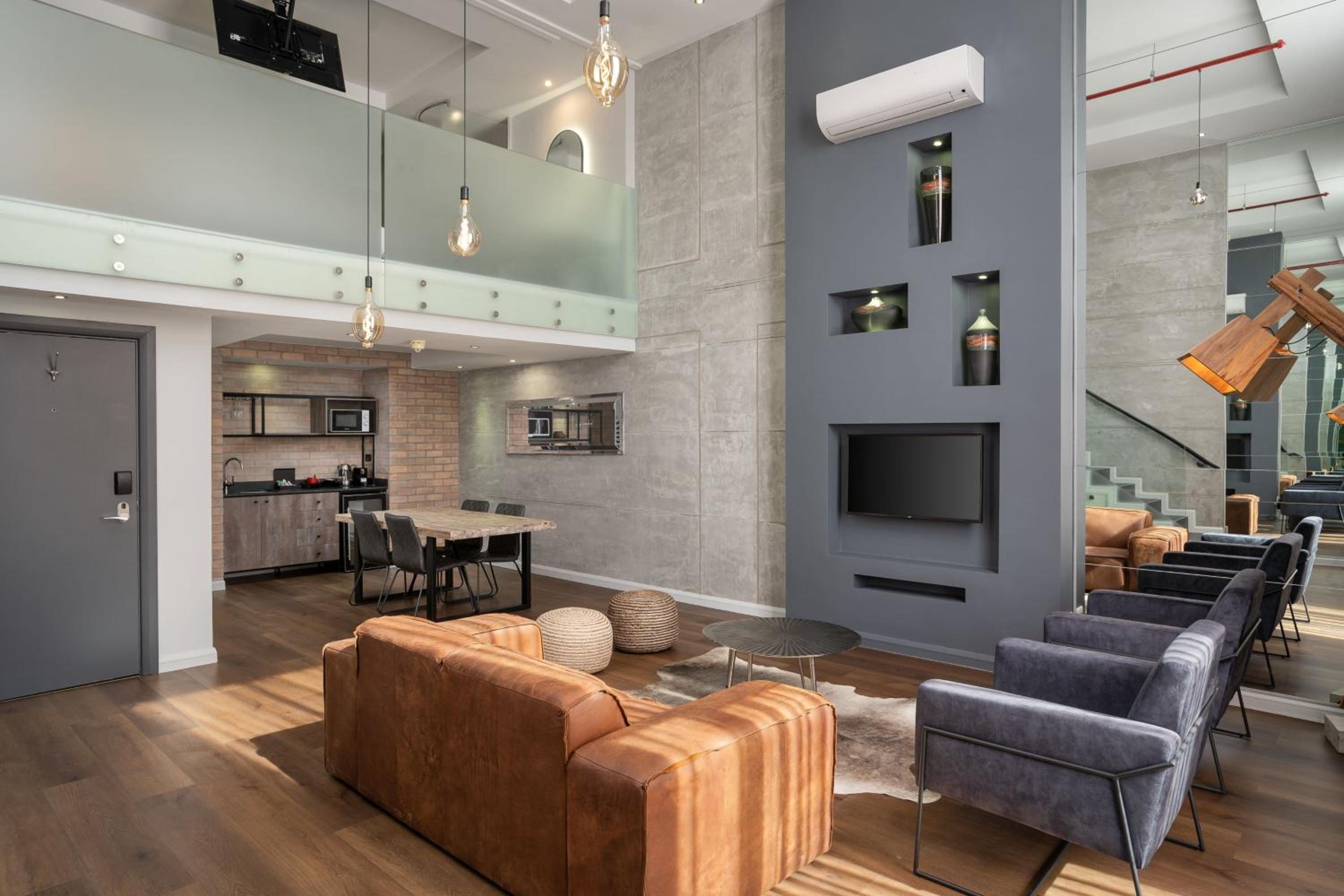 1 Bedroom Bi-level Loft - Photo 3