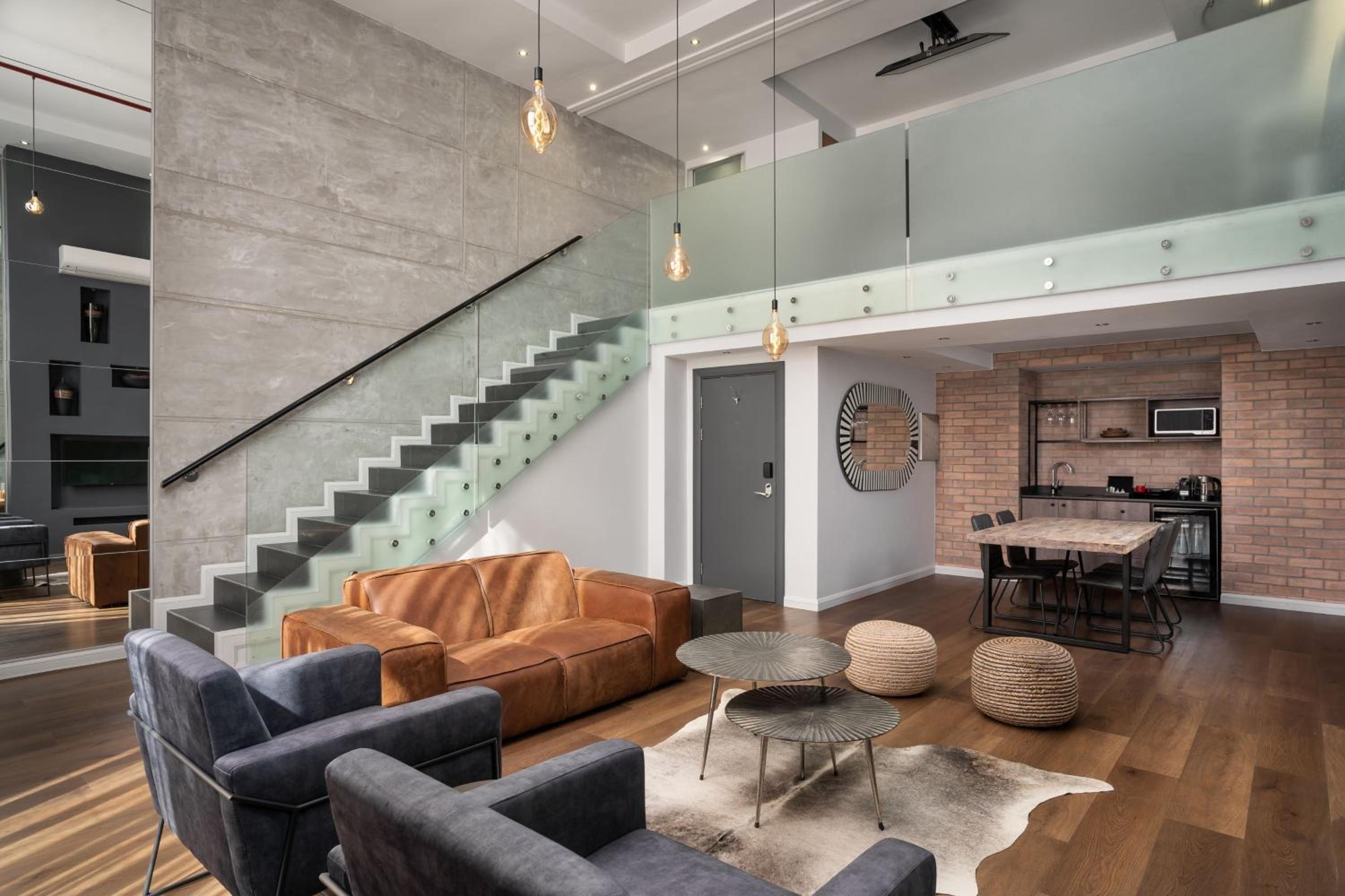 1 Bedroom Bi-level Loft - Photo 4
