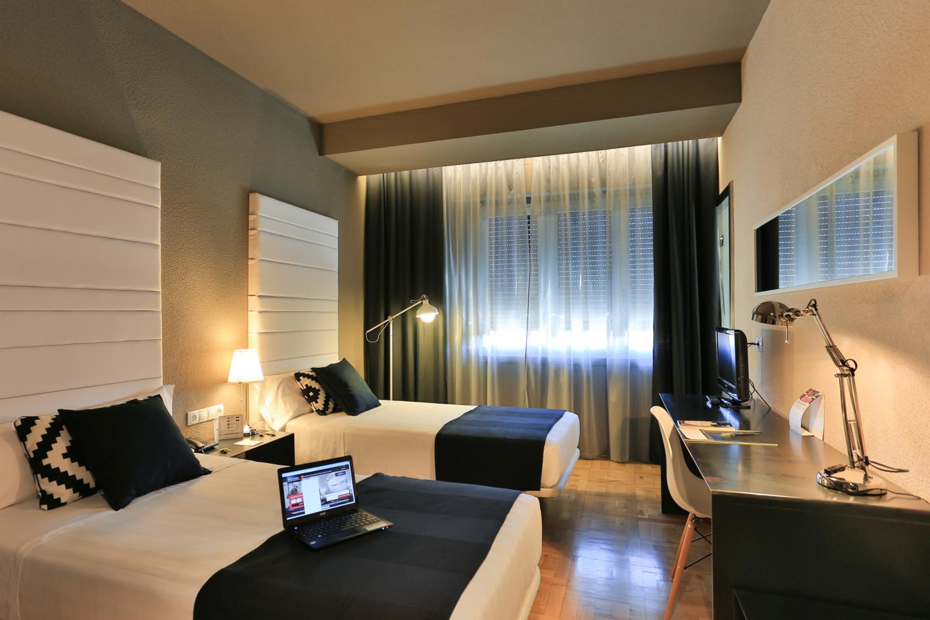 Twin Room - Photo 1