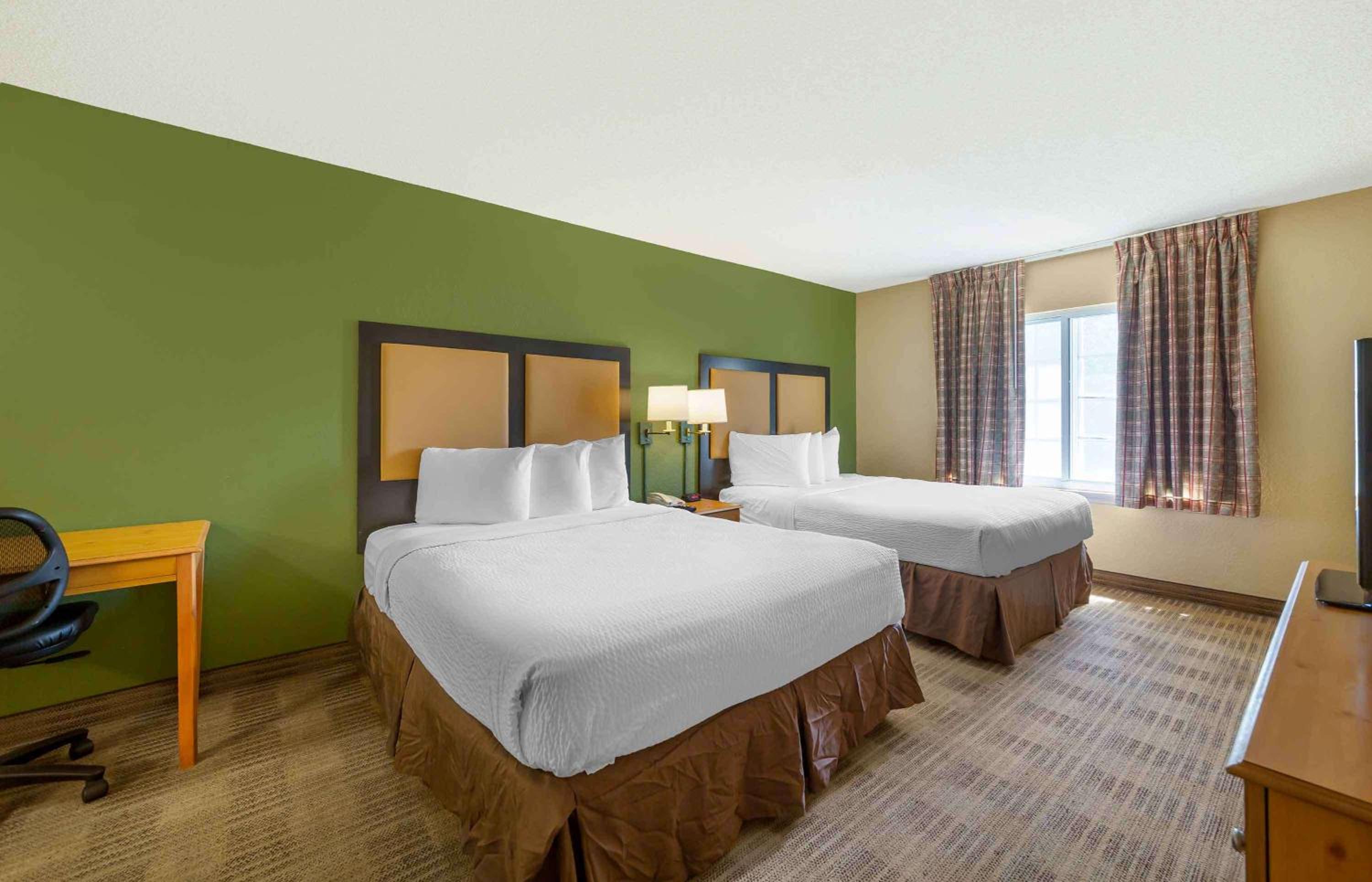 One Bedroom Suite with 2 Queen Beds - Non-Smoking - Photo 1