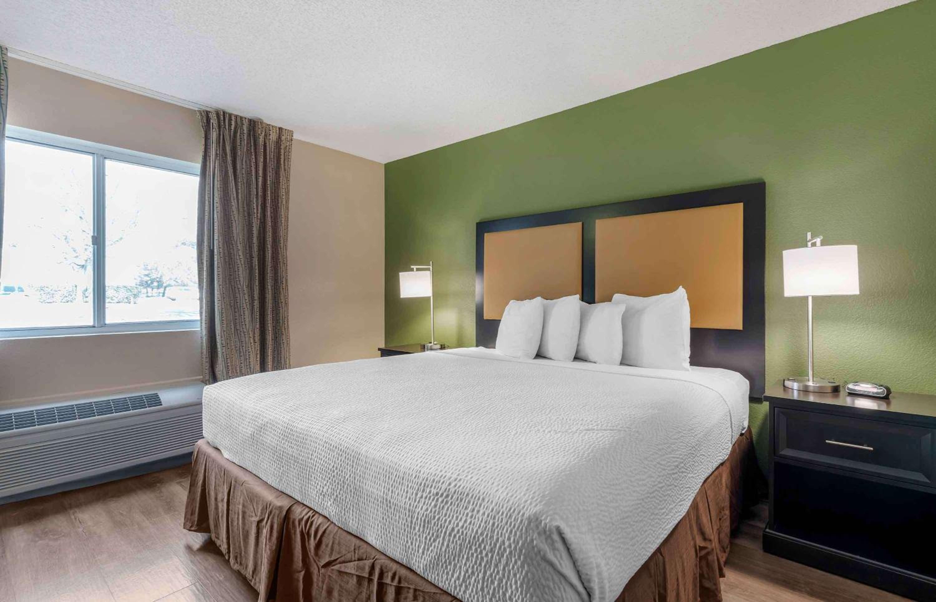 One Bedroom Suite - Non-Smoking - Photo 1