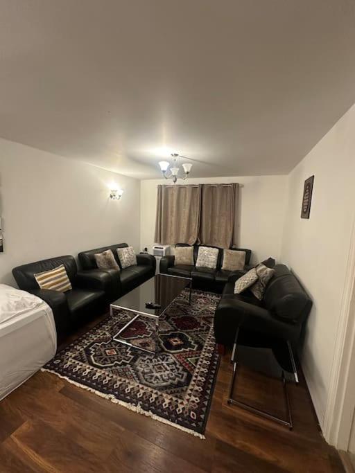 One-Bedroom House photo 1