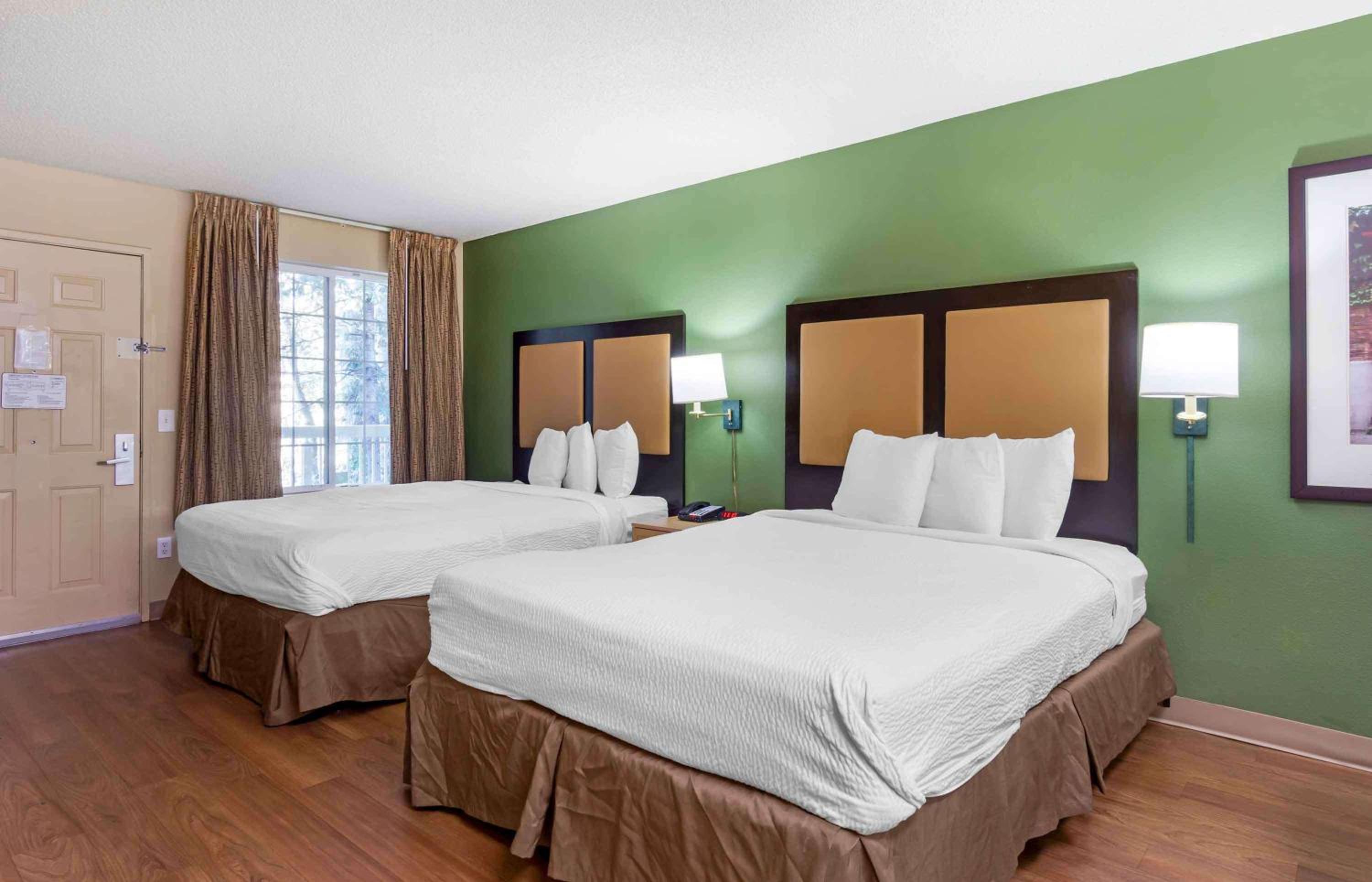 Studio with 2 Queen Beds - Non-Smoking - Photo 3