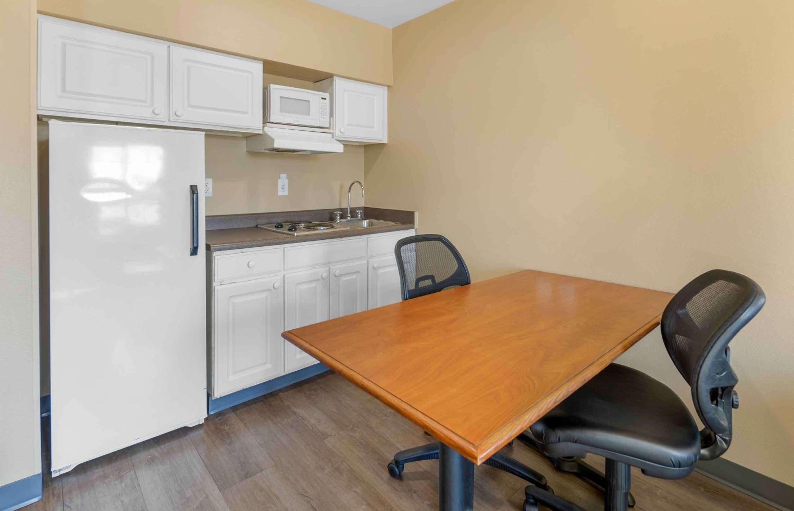 Deluxe King One Bedroom  with Kitchen photo 3