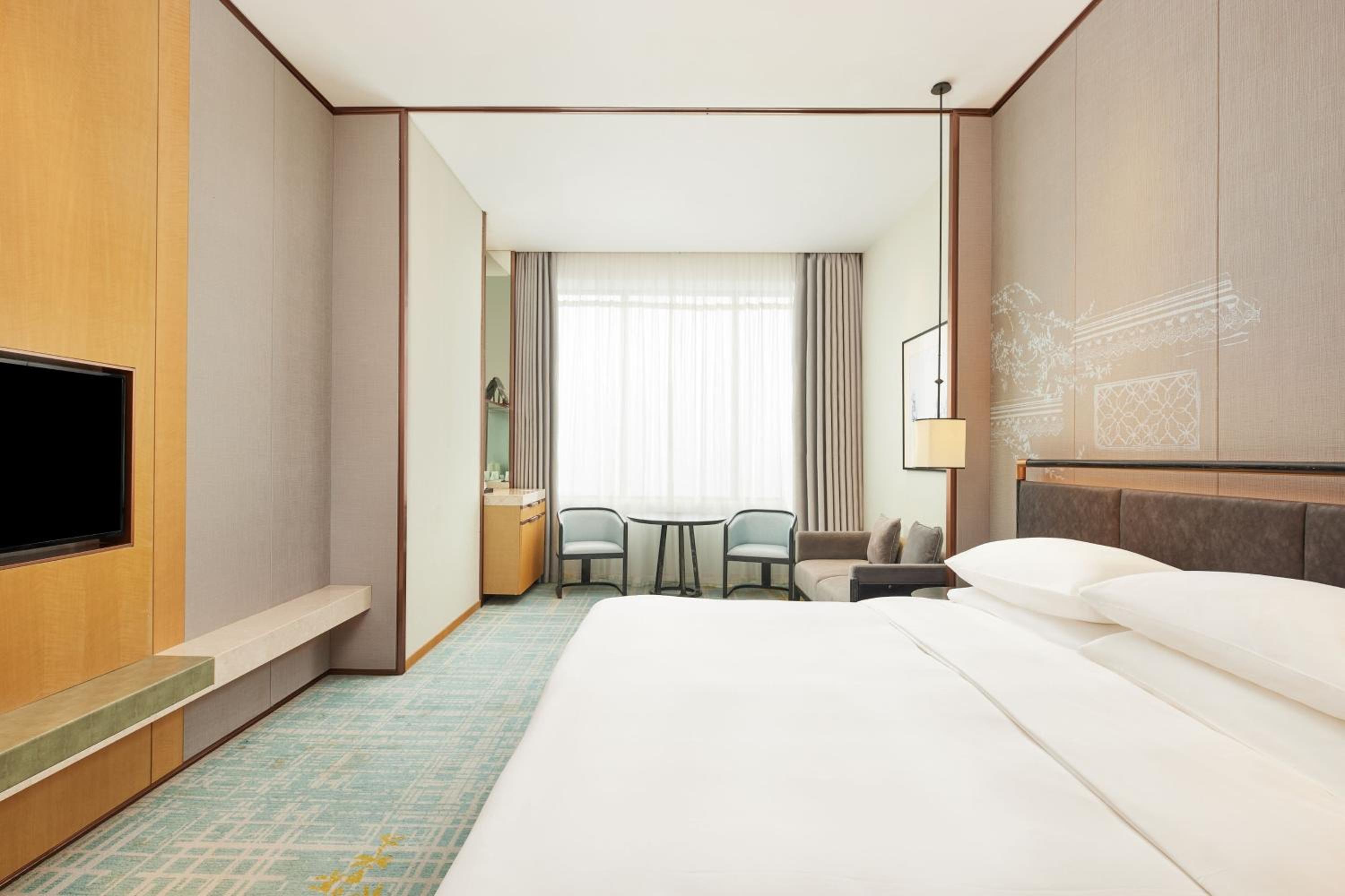 Premium King Room - High Floor photo 1