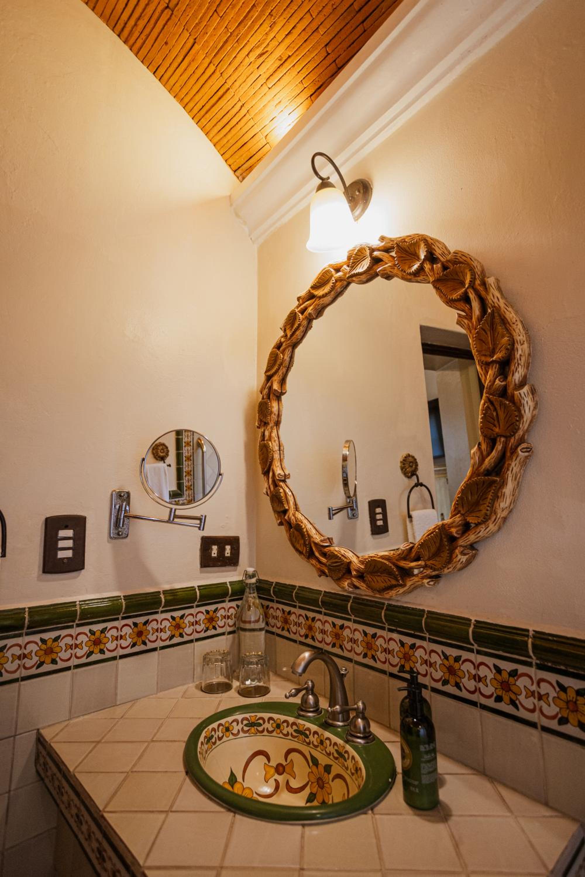 Superior King Room - Photo 6
