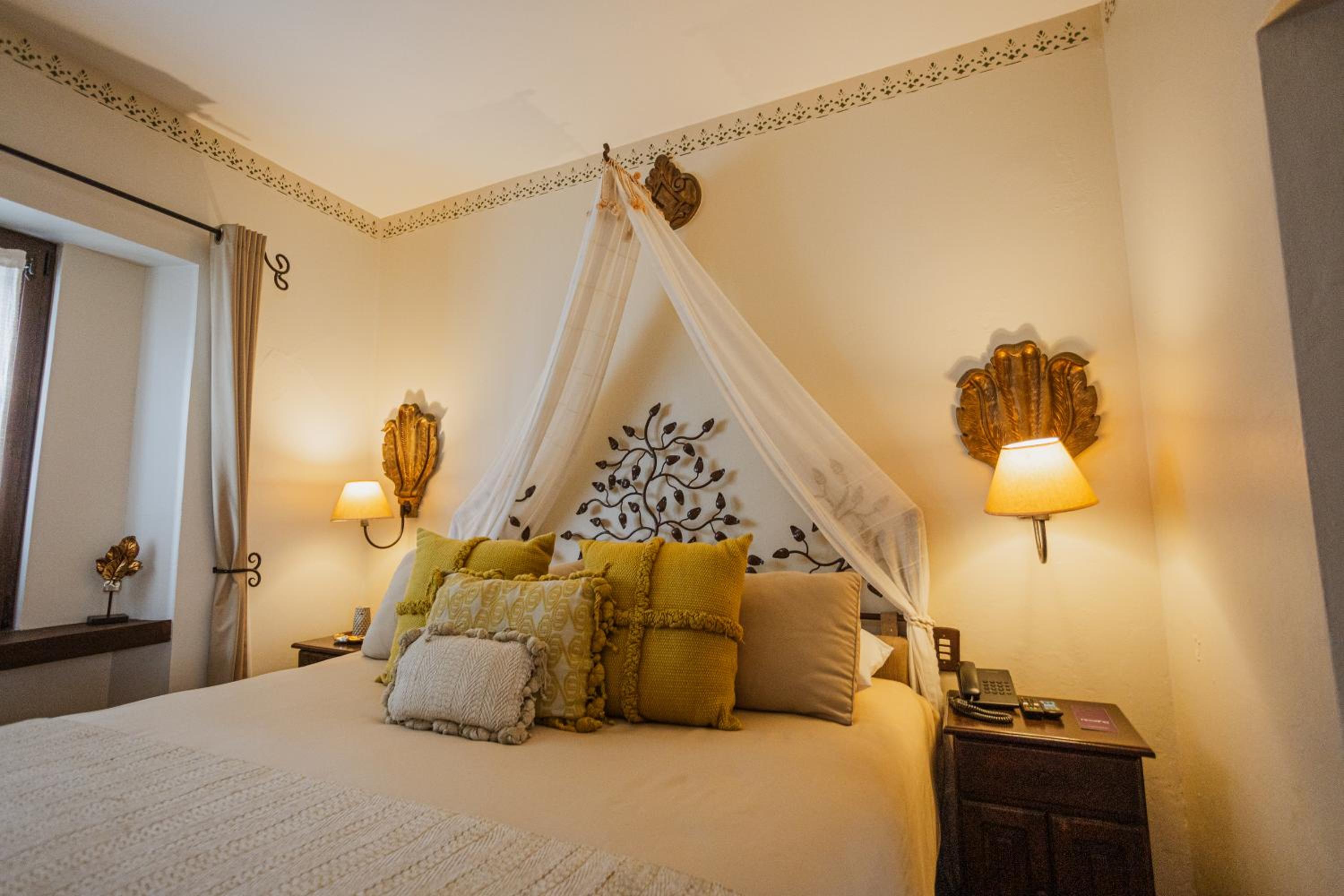 Superior King Room - Photo 3