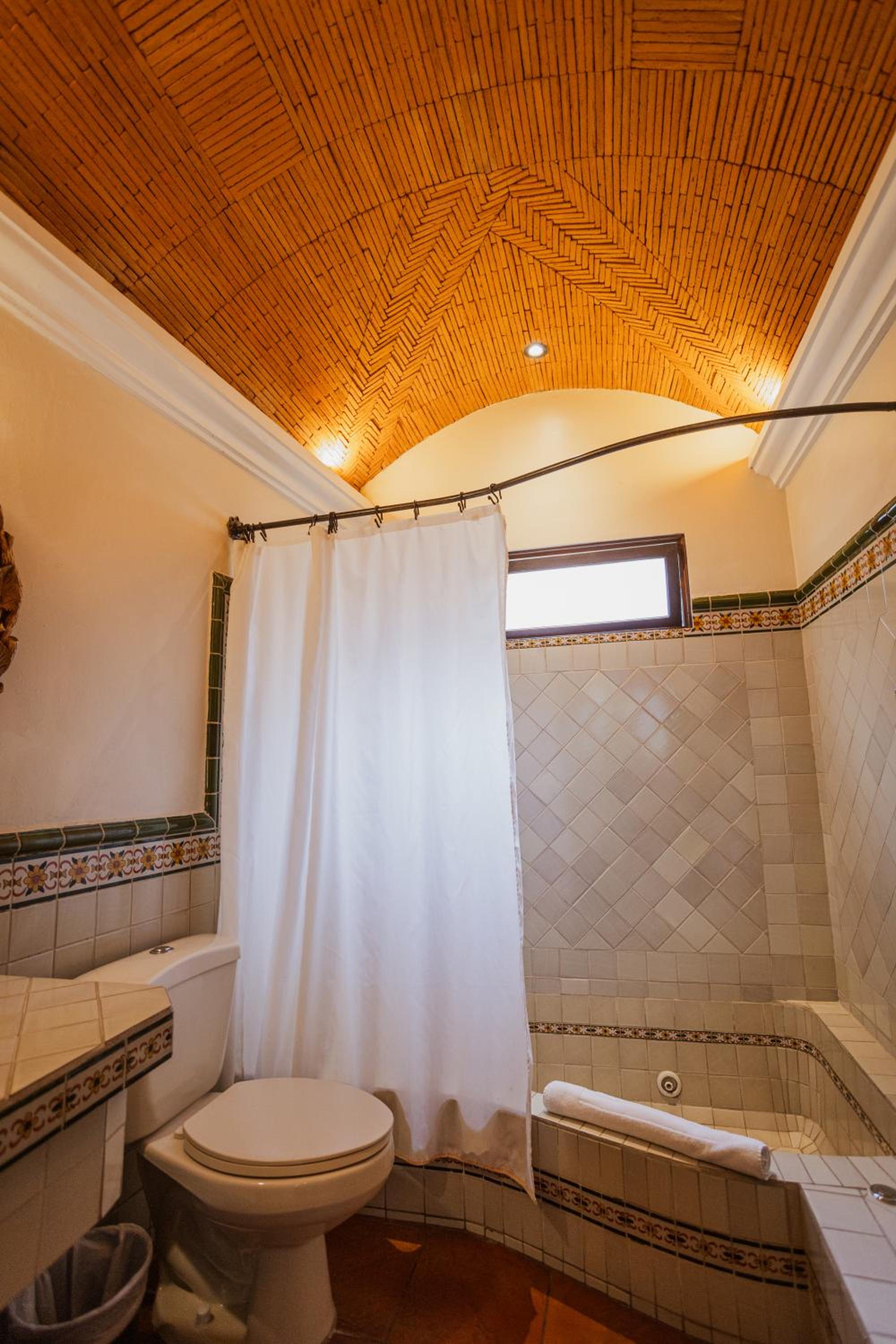Superior King Room - Photo 7