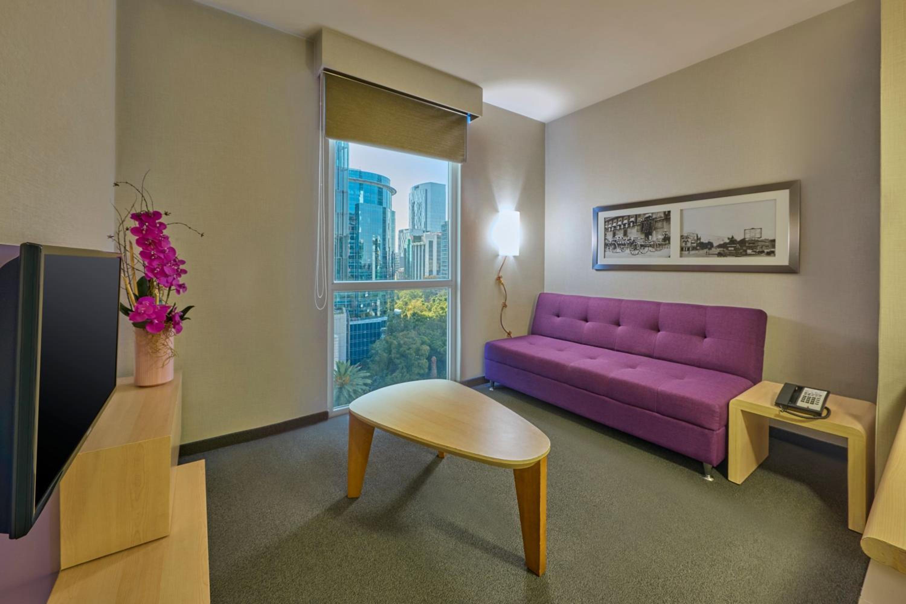 Junior Queen Suite with Sofa Bed - Photo 10