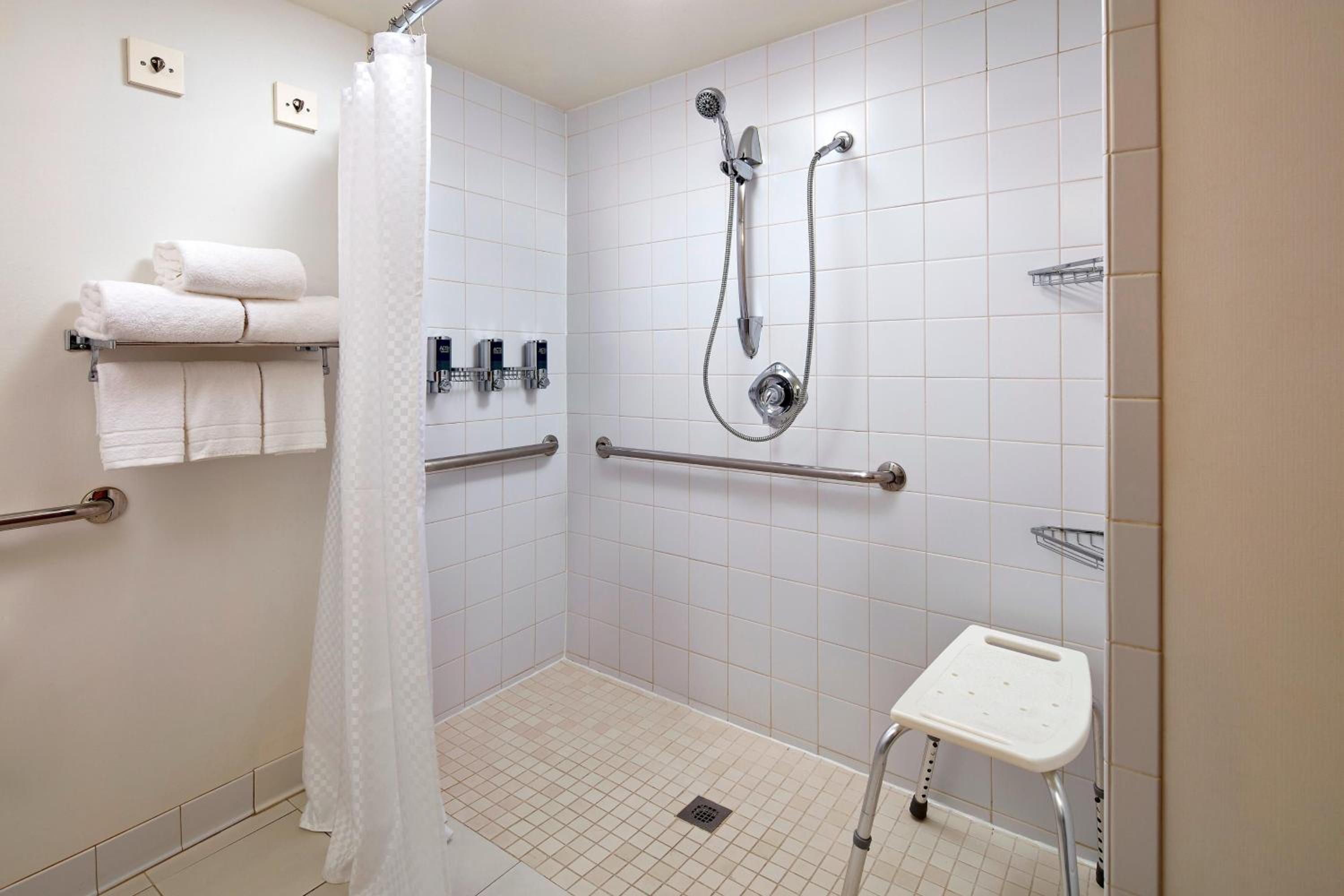 Traditional, Guest room, 2 Queen - Photo 3
